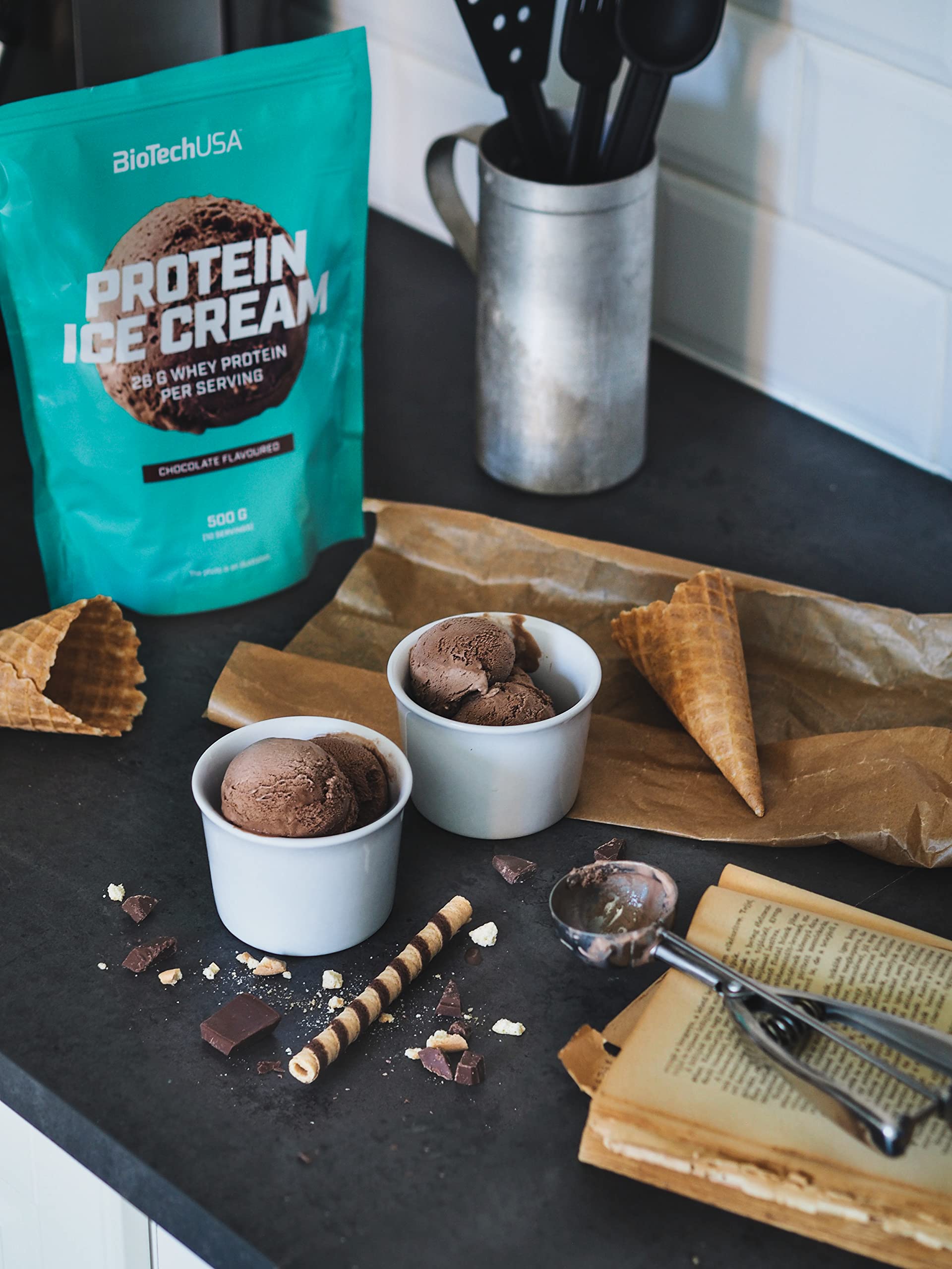 BioTechUSA Protein Ice Cream, Préparation instantanée pour crème glacée enrichie en protéines de lactosérum concentré, 500 g, Fraise