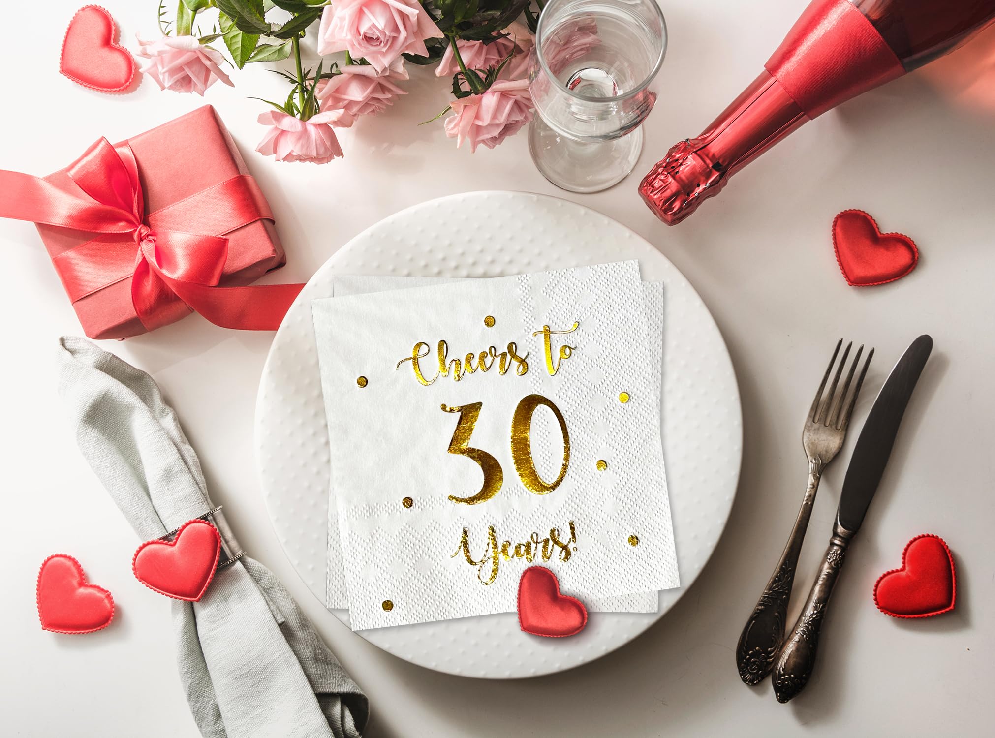 Cheers to 30 lat serwetki koktajlowe | dekoracje z okazji 30. urodzin dla mężczyzn i kobiet oraz dekoracje na rocznicę ślubu | 50-pak 3-warstwowe serwetki | 12,7 x 12,7 cm składane (białe)
