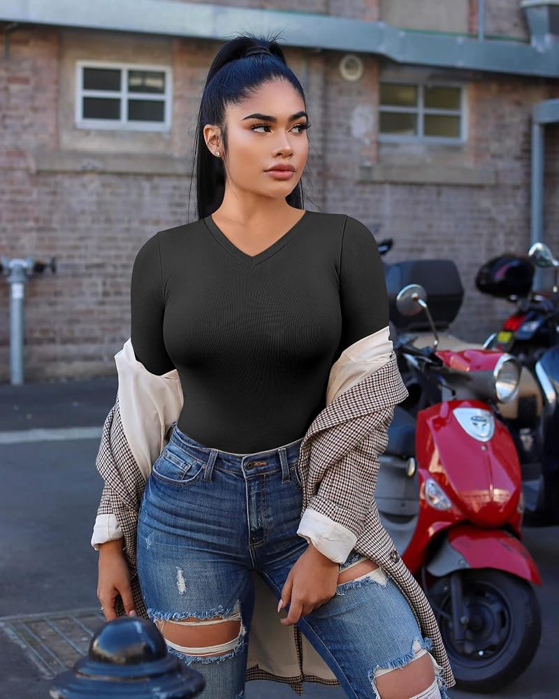 SHEIN BASICS Set da 3 magliette corte aderenti a maniche corte con scollo a V profondo in maglia tinta una, casual, per donne | SHEIN ALIA