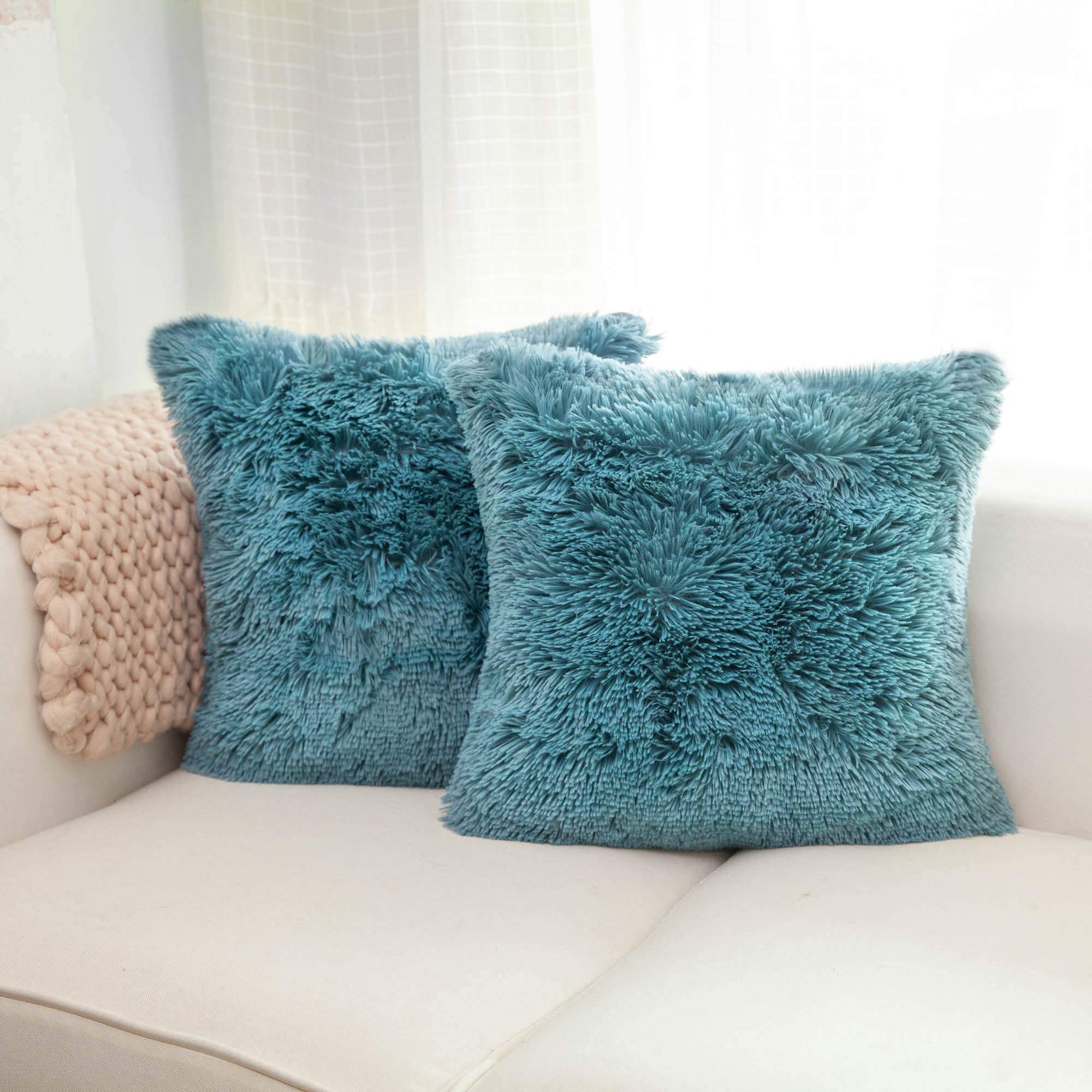 Housse de coussin bleu pâle 55x55 cm en fausse fourrure polaire douce NordECO HOME
