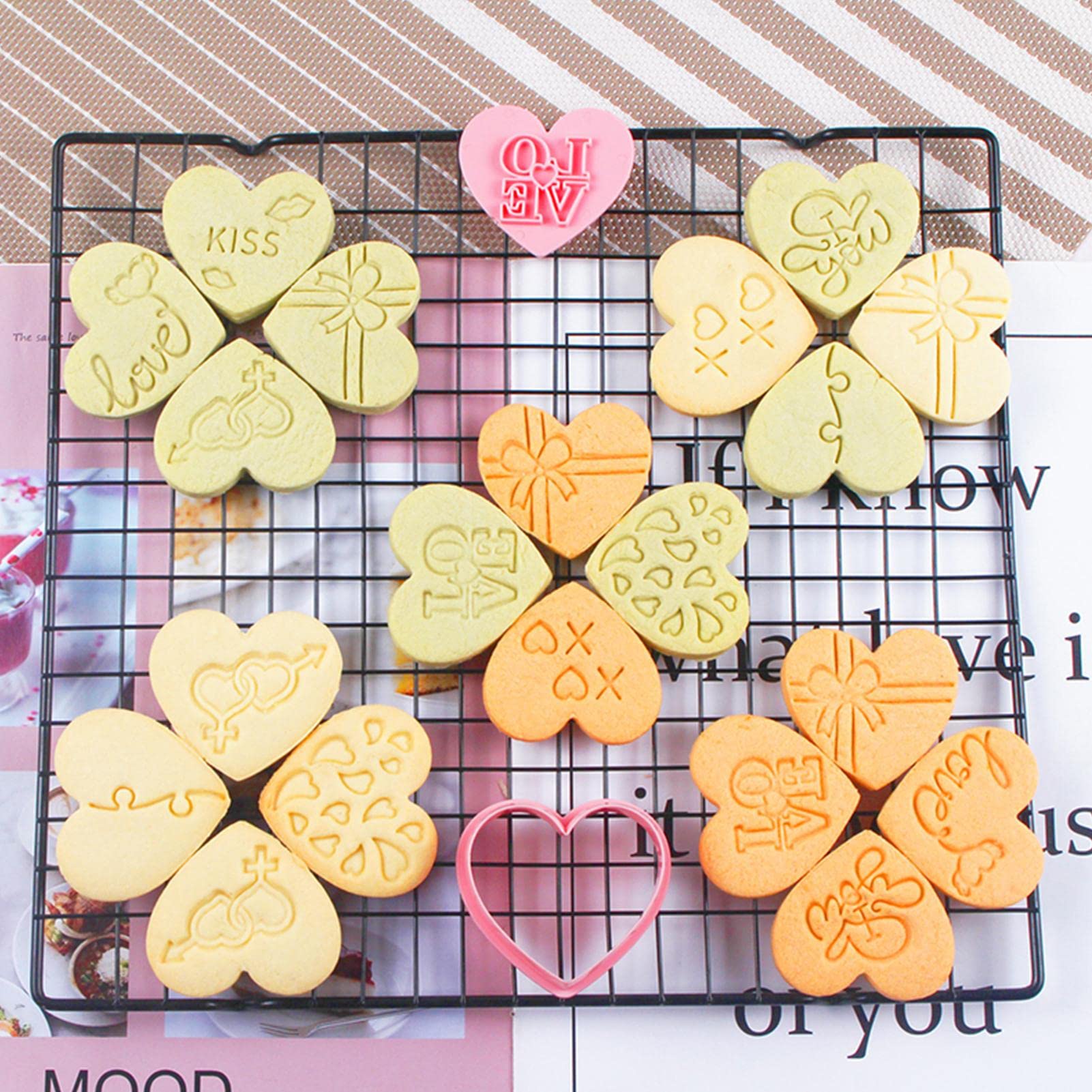 LEGAMI Set Di 5 Formine Per Biscotti Cookie Time Love - LEGVCC0001 - Mornati Paglia