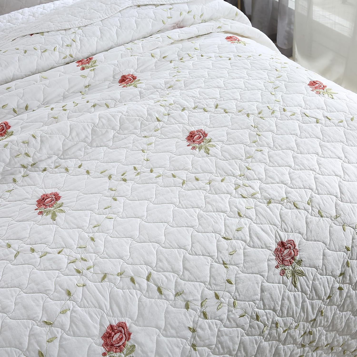 ROOMLIFE Quilt Set King Size 3D Floral Peony Embroidery Pattern 3-Piece Cotton Reversible Quilted Embroidered Decorative Bedspreads Coverlet Bedding Set, Lightweight &Soft, All Season(104"X 94") White