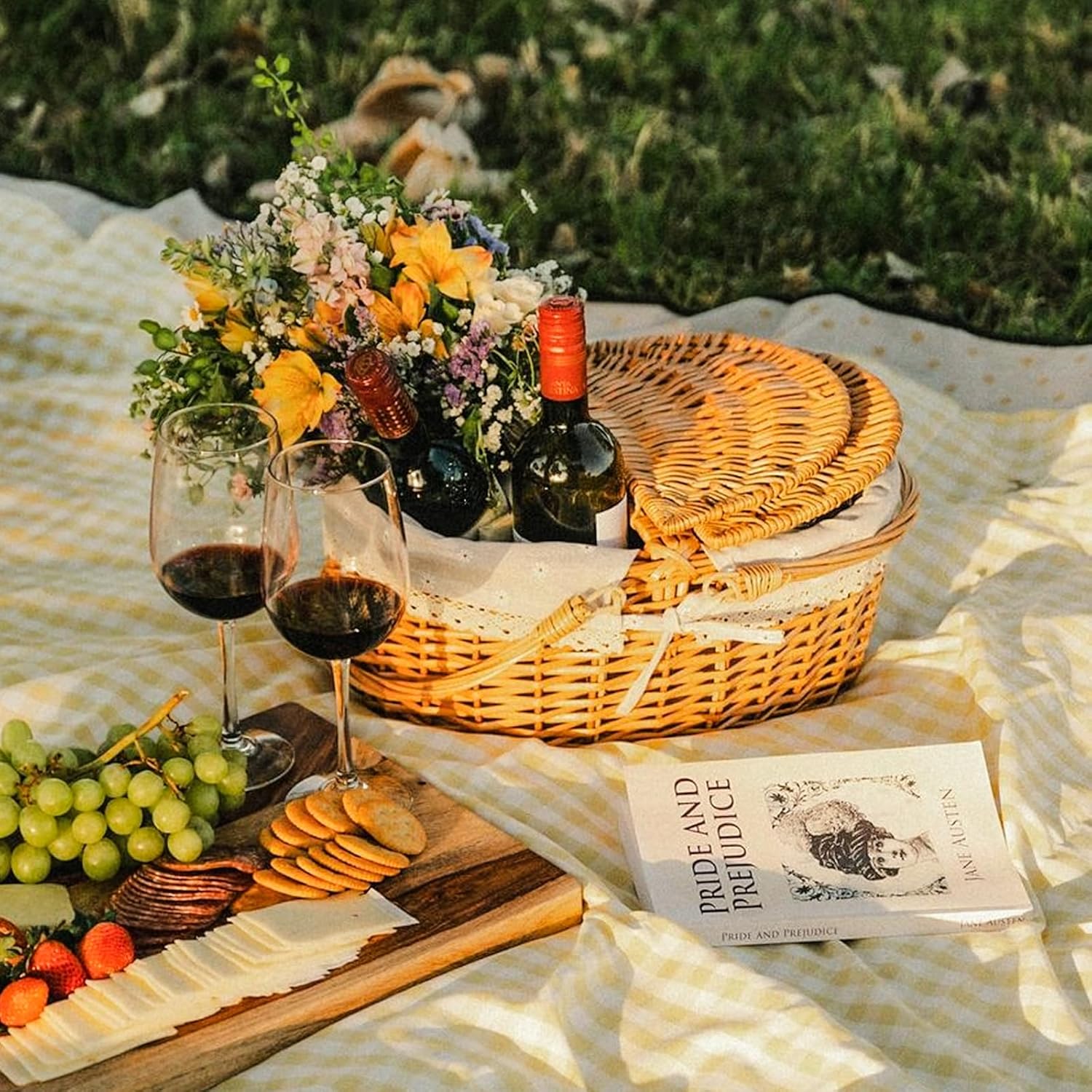 Picnic Basket, Wicker Basket with Lid, Foldable Handle & Removable Liner, Natural Willow Picnic Hamper, Large Empty Picnic Baskets for Outdoor Camping, Wedding, Mother's Day and Birthday