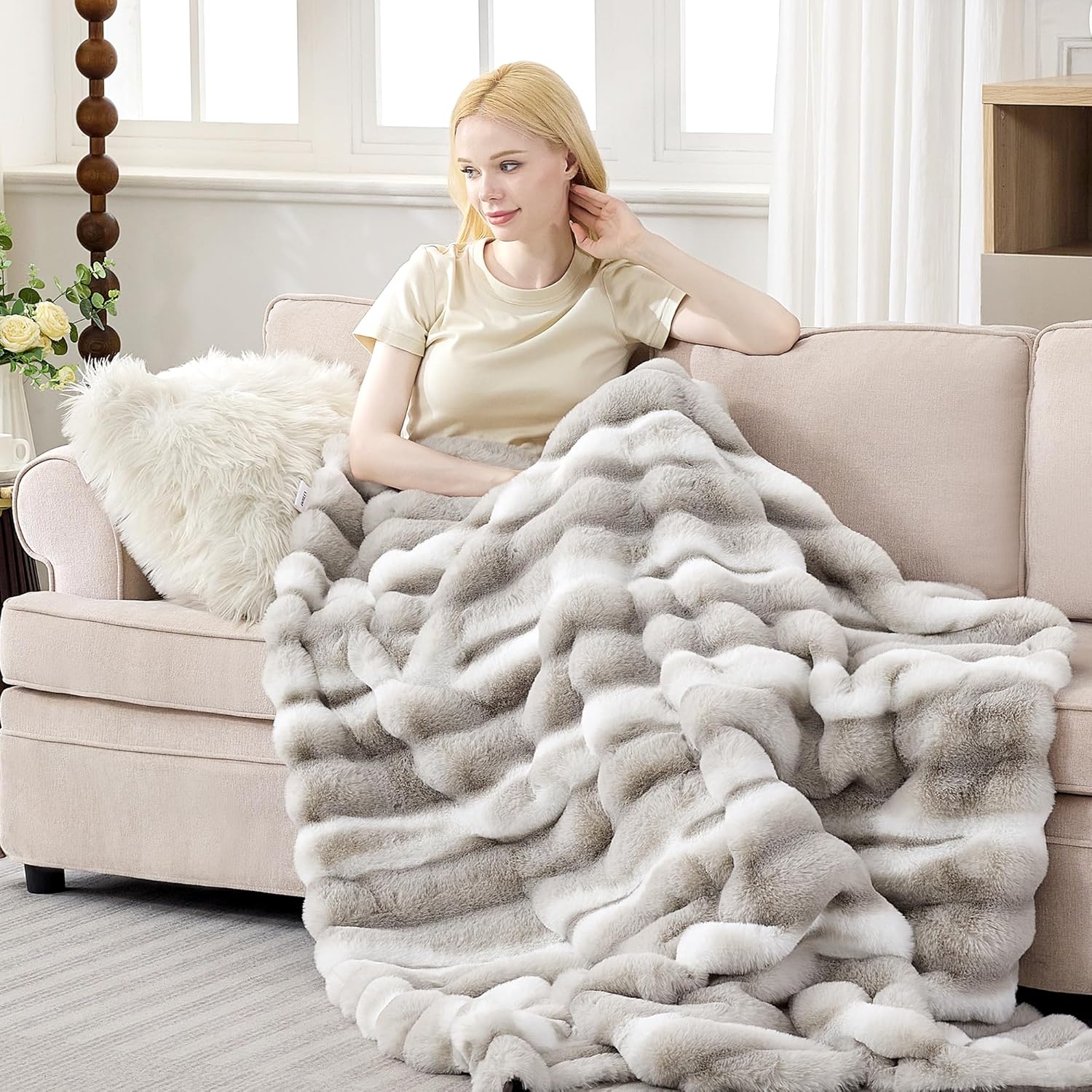Plush Faux Rabbit Fur Throw Blanket – 850GSM Thick & Warm, Ultra Soft Fluffy Blanket for Couch, Bed, Sofa, Ideal Gift for Women, 50" × 60", Grey - Image 4