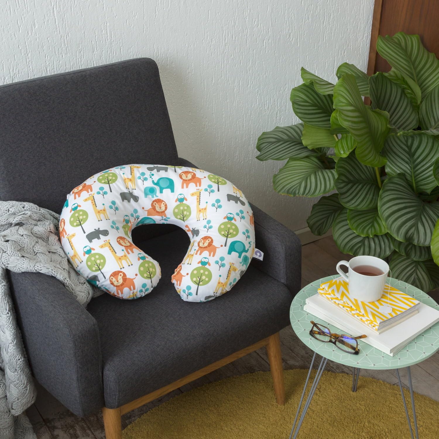 Boppy Cuscino Allattamento per Neonati 0+ Mesi, Forma Ergonomica con Supporto per Mamma e Bambino, Supporto Neonato per Allattamento al Seno e col Biberon, Lavabile in Lavatrice, Peaceful Jungle