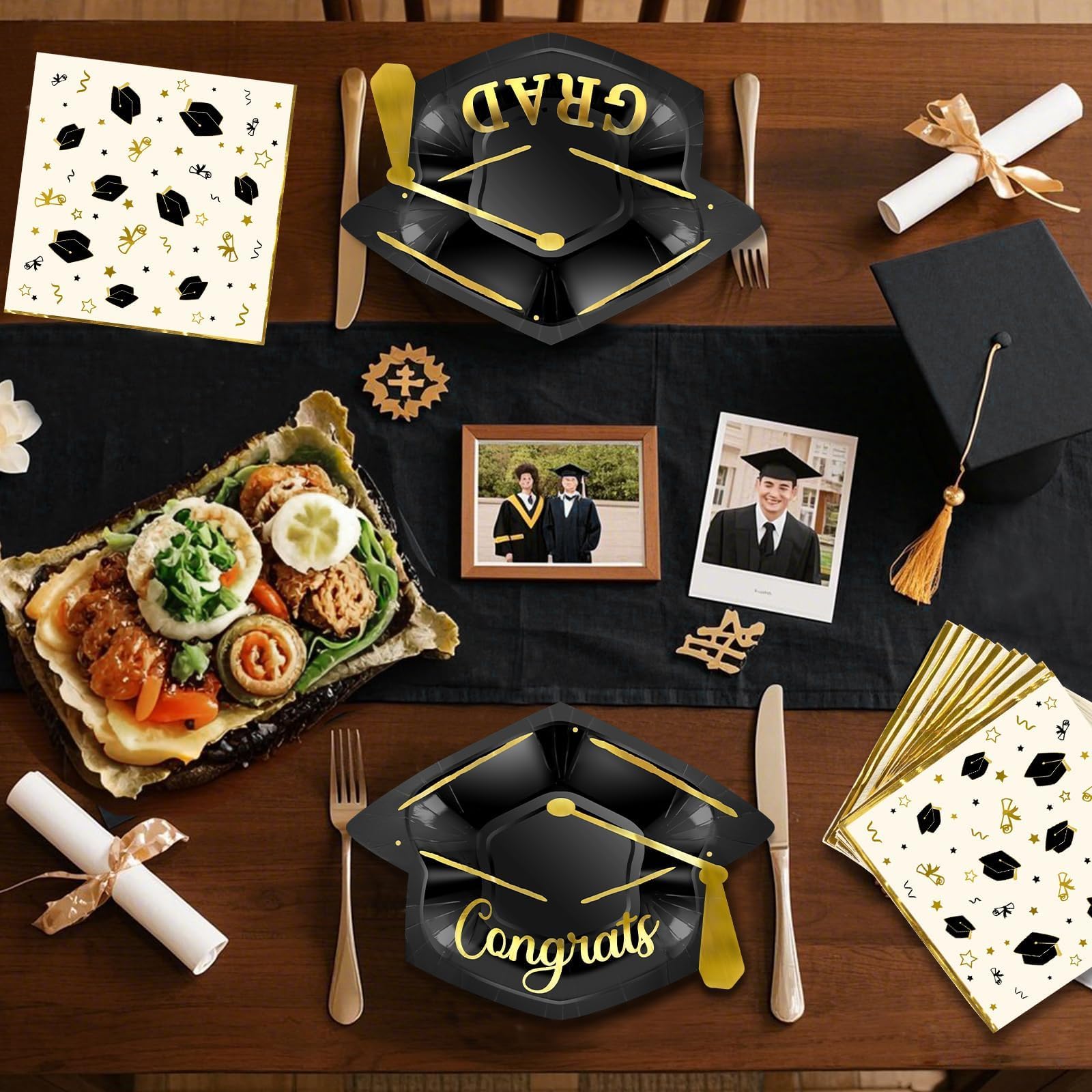 OuMuaMua Ensemble de vaisselle de fête de remise de diplôme, 100 assiettes et serviettes en papier en forme de bonnet pour la classe de 2025, félicitations, remise de diplôme, pour 50