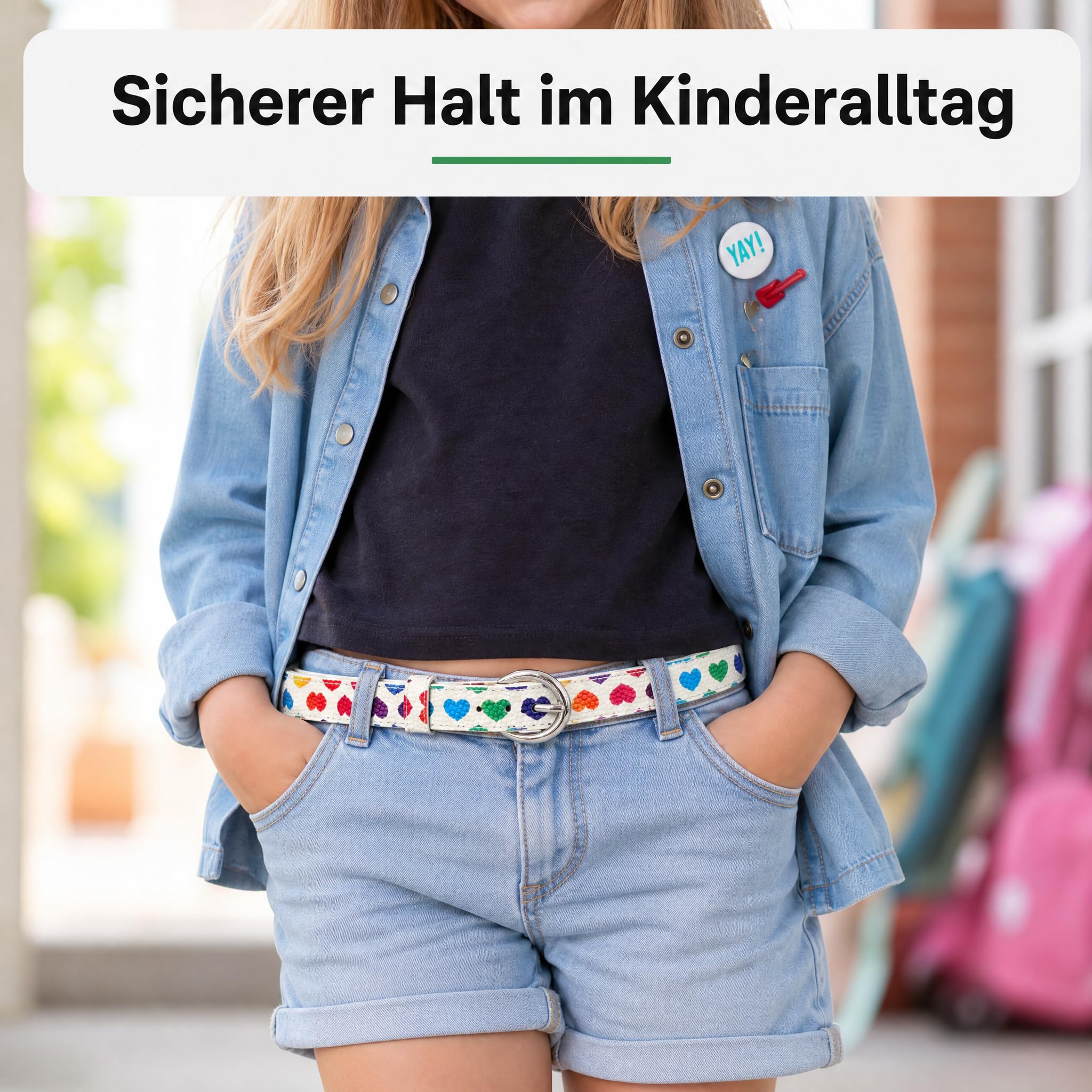 Gürtel für Kinder, Kindergürtel Mädchen & Jungen, verstellbar 52–67 cm, Dornschließe aus Metall, vegan aus Kunstleder, weiß mit bunten Herzen, 2,5 cm breit