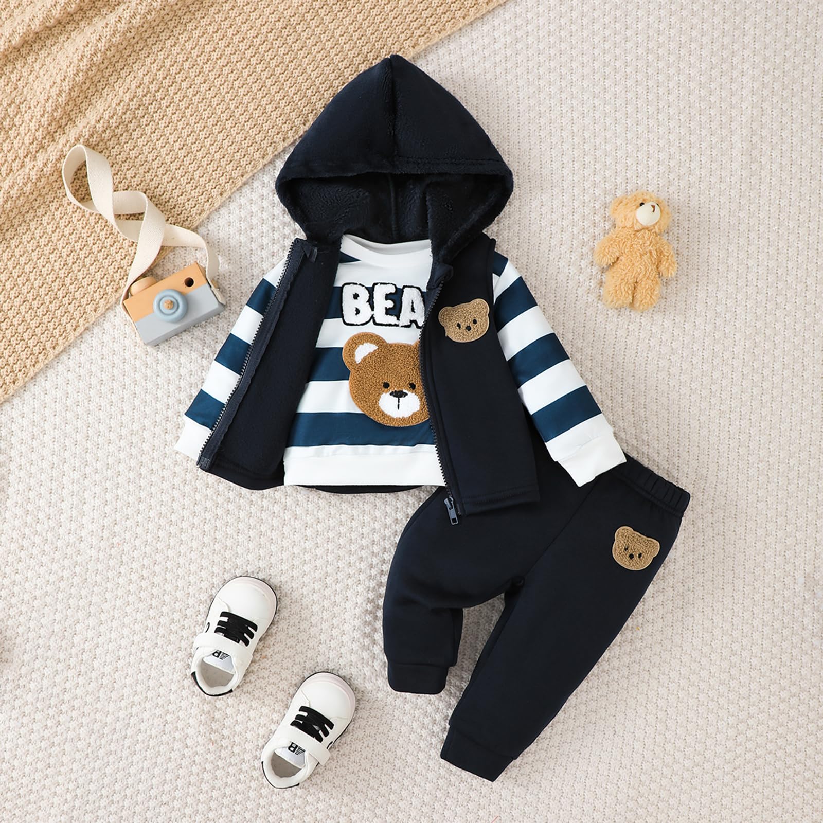 Carolilly Ensemble 3 pièces pour bébé garçon avec veste à capuche + t-shirt rayé ours + pantalon - Vêtements d'hiver pour enfants (6 mois à 3 ans)