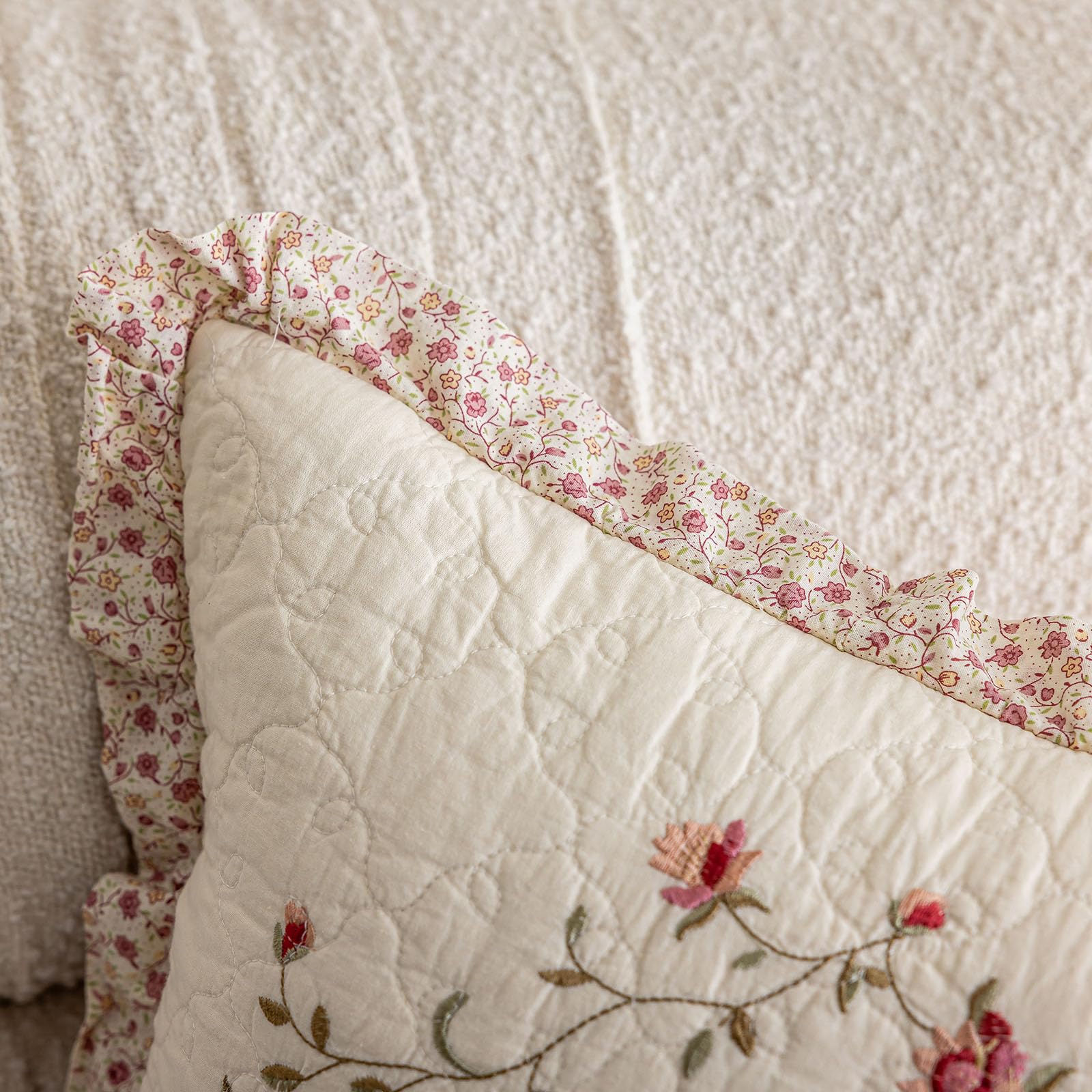 vctops Juego de 2 fundas de cojín cuadradas acolchadas de algodón bordadas con volantes florales suaves para sofá, cama (flor A, 18 x 18 pulgadas)