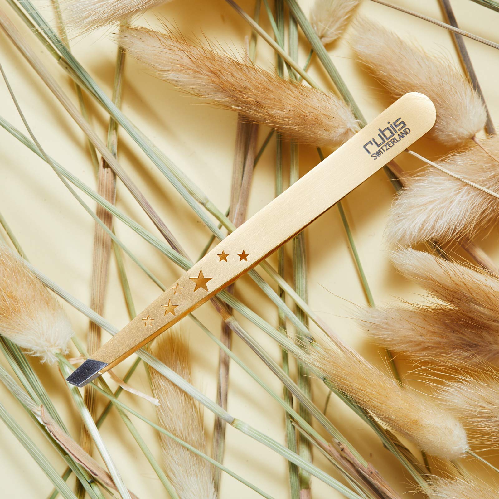 Rubis Prestigious Line - Pinzas profesionales para cejas con revestimiento dorado, punta inclinada, pinzas inclinadas para depilación de cejas y depilación, seis estrellas, color dorado
