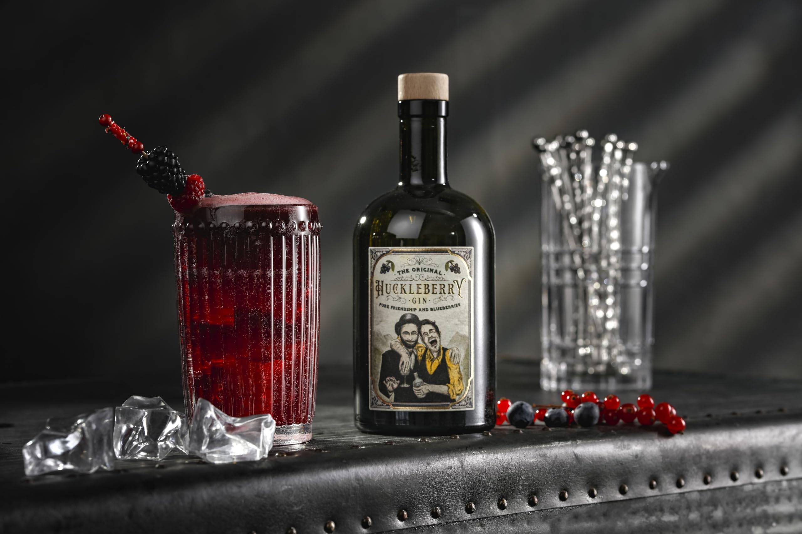 Huckleberry Gin | 44% | aus frischen Heidelbeeren destilliert | Pure Friendship and Blueberries | 500 ml