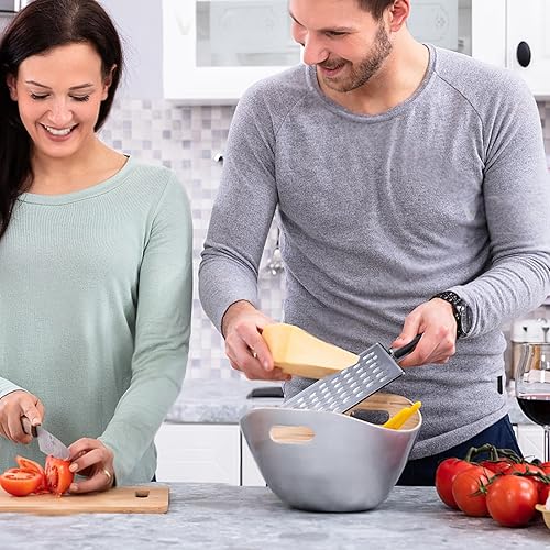 Miniatura 7 de Juego de rallador de queso y jengibre de diferentes tamaños de agujeros, rallador Zester, pequeña trituradora de queso de mano para cocina,