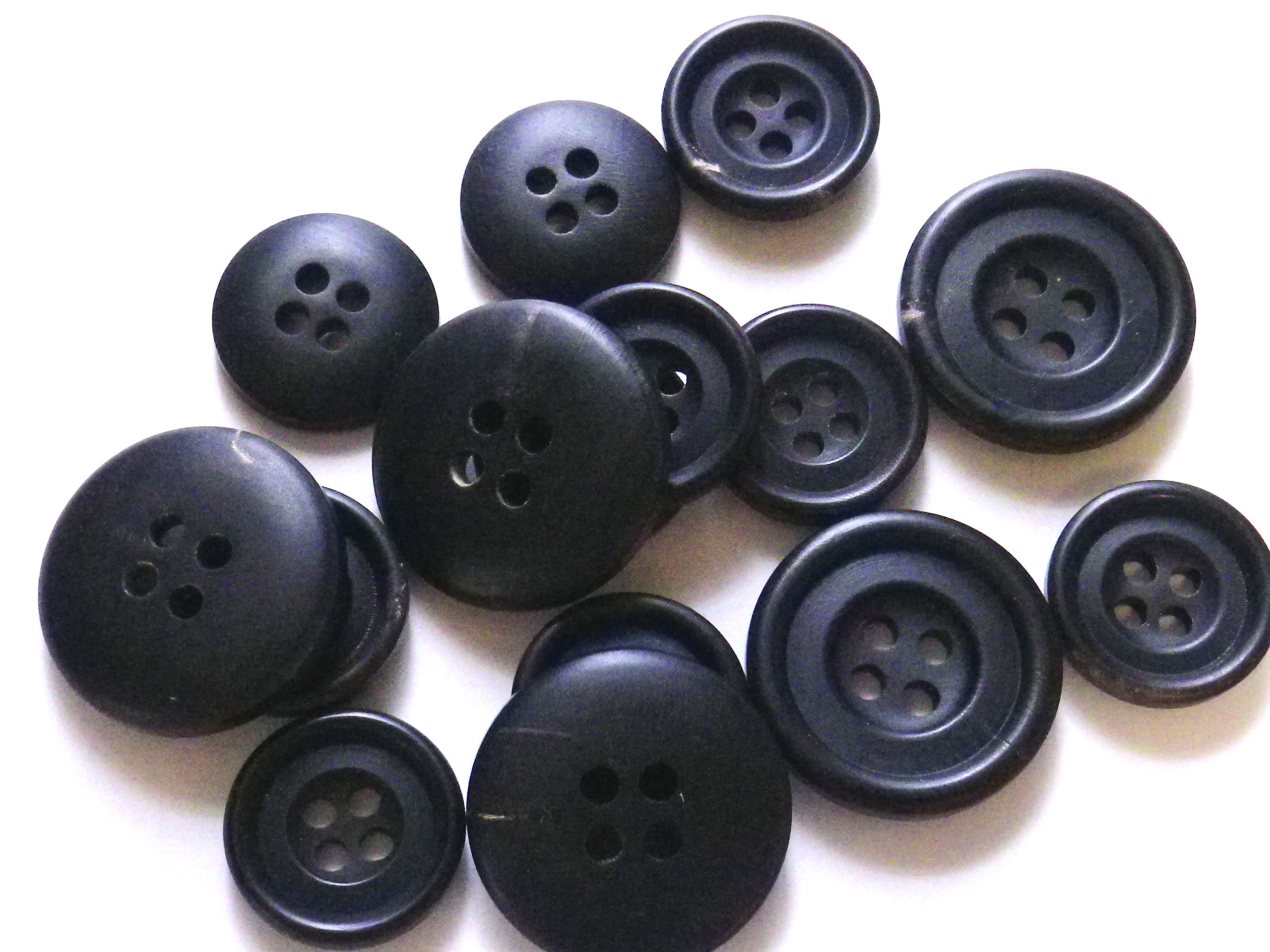 Amazon | 本水牛ボタン スーツ1着分セット №530 シックな艶消しの黒