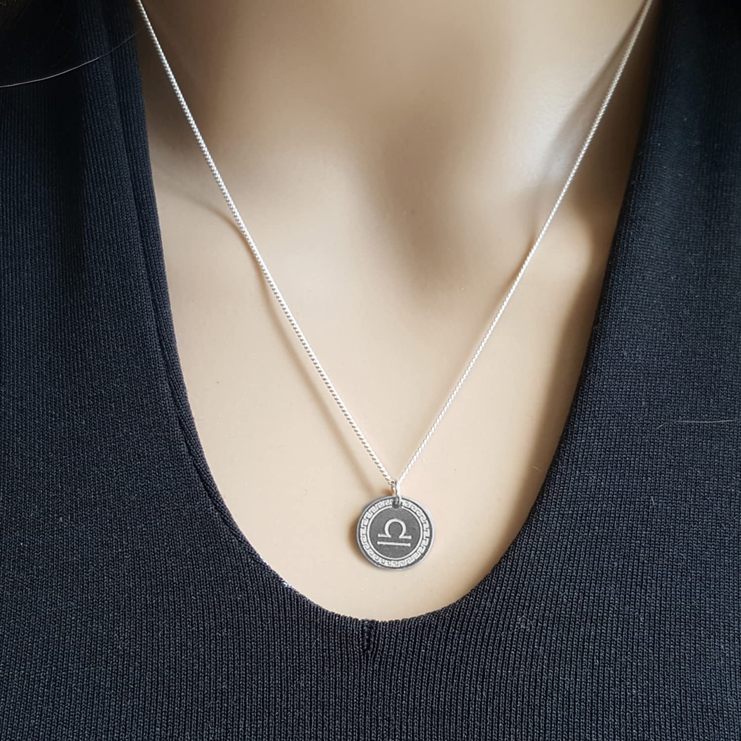Sternzeichen Kette, Zodiak Anhänger mit Gravur aus 925er Silber
