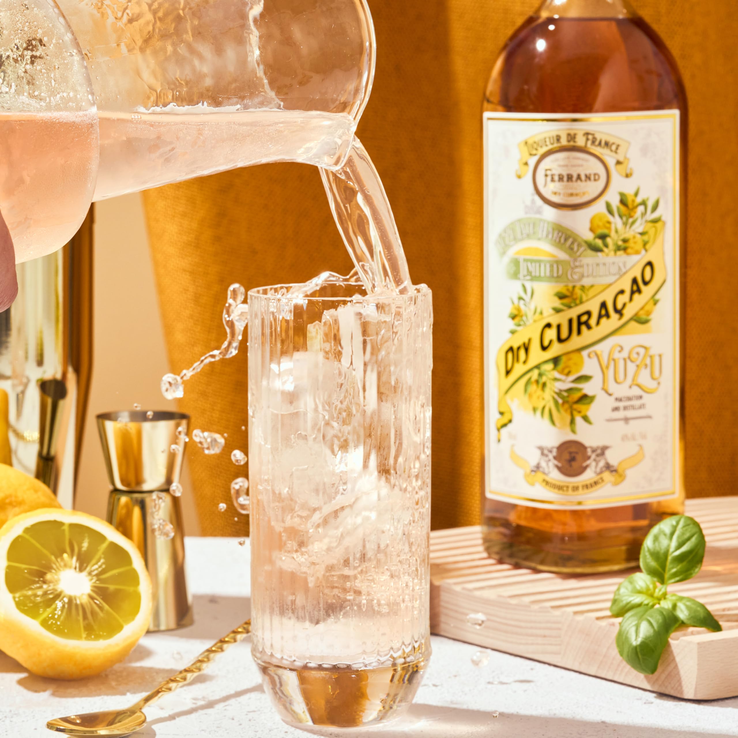 COGNAC FERRAND - Dry Curaçao Yuzu - Liqueur d'Agrumes - Notes d'Agrumes et de Vanille - 40 pour cent Alcool - Origine : France, Poitou-Charentes - 70 Cl