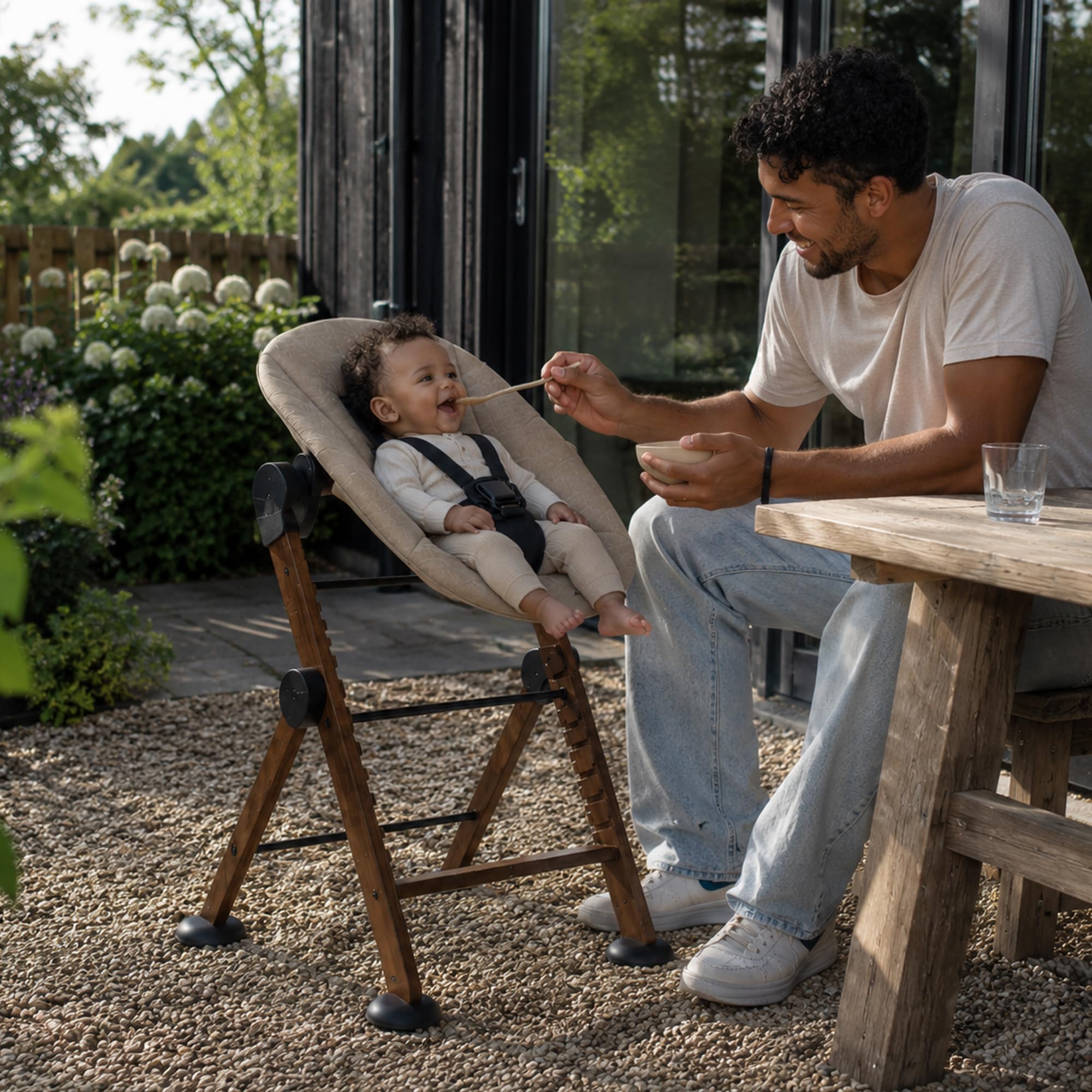 DERYAN Odin - Trona de madera para niños a partir de 0 meses hasta 85 kg - Incluye arnés de 5 puntos, correa de entrepierna, barra protectora - Compatible con muchos accesorios - Marrón/Turrón