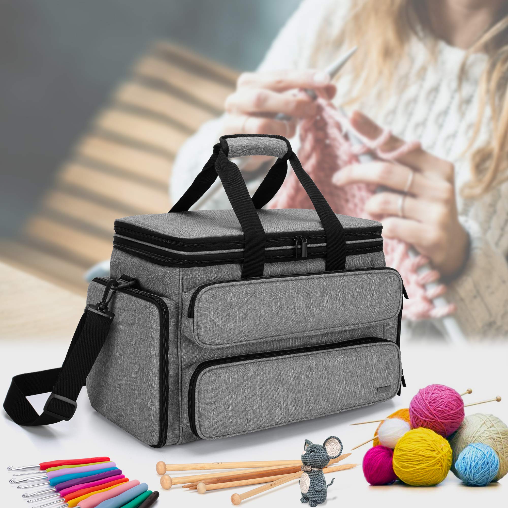 Yarwo Sac à Tricoter, Sac pour Pelotes de Laine, Aiguille a Tricoter, Fil de Laine, Organisateur avec Couverture Supérieure Double et Multiples Poches pour Accessoires Tricot et Crochet, Gris | Organisateur avec couverture supérieure double et multiples p