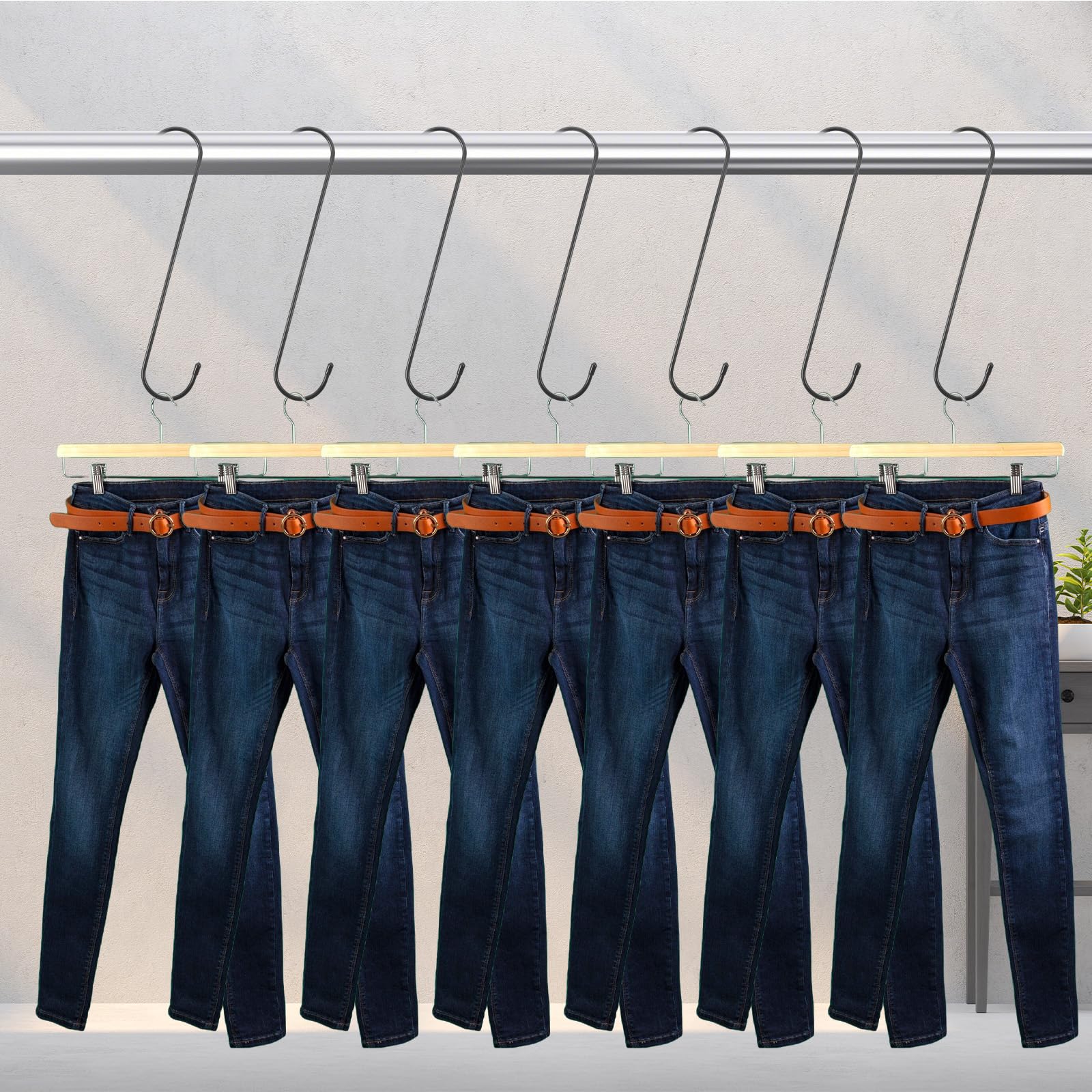 COMNICO Zestaw 4 dużych czarnych haczyków w kształcie litery S, bardzo wytrzymałych, do zawieszania roślin, przyborów kuchennych, garnków, szafek