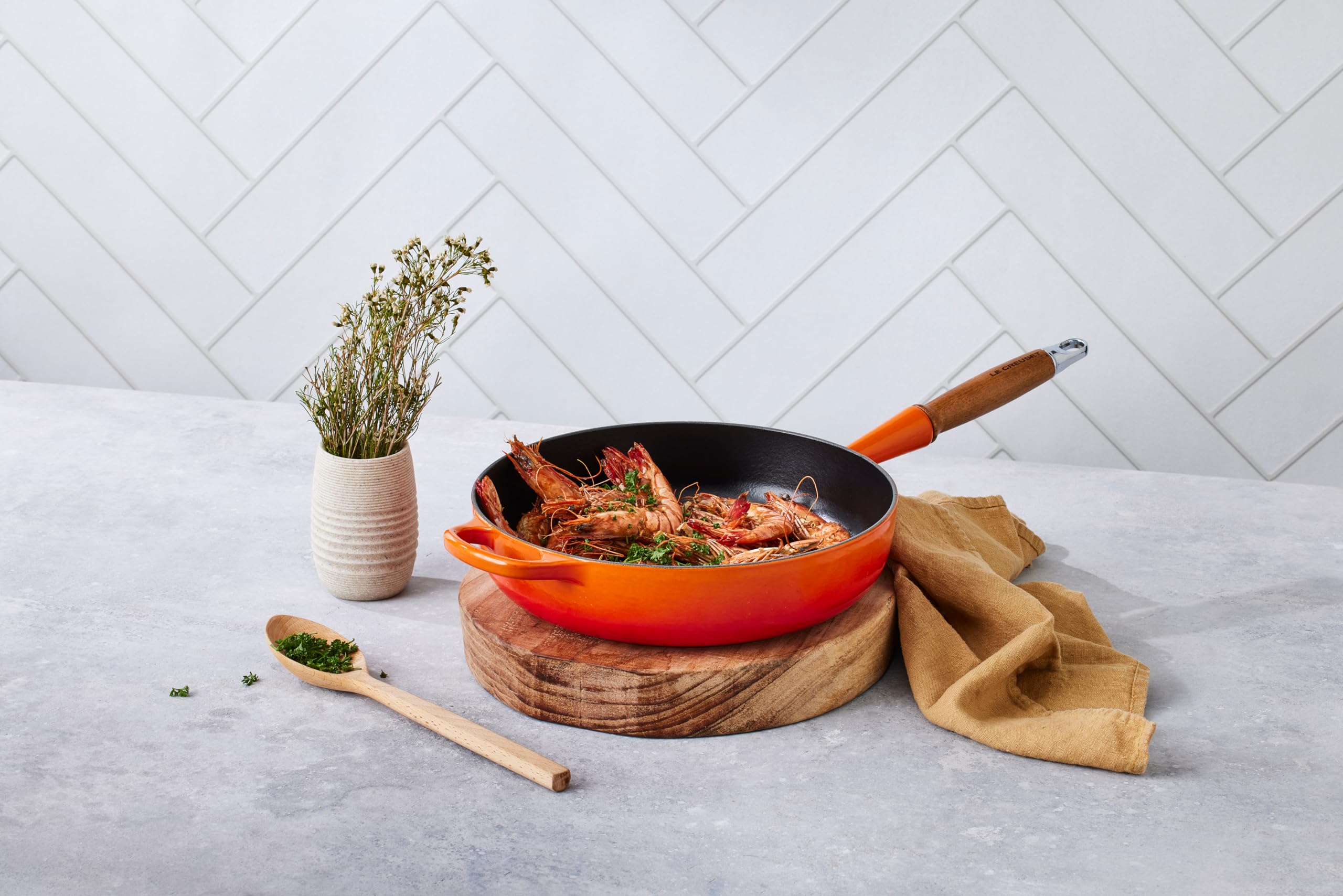LE CREUSET Signature gusseiserne Sautépfanne mit Holzgriff 28 cm Ofenrot, 20259280900422