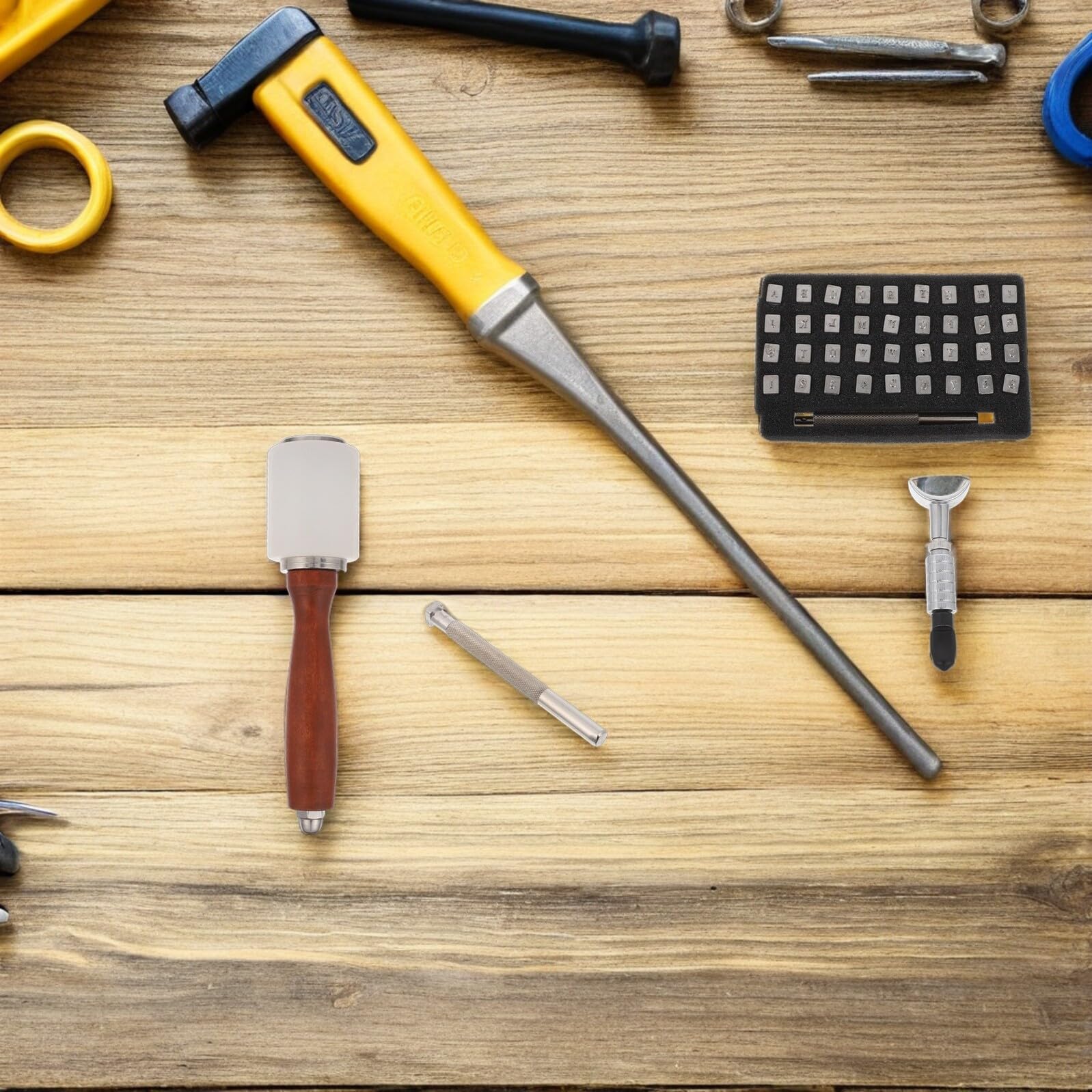 Kit de Herramientas para Repujado Cuero con Sello de Acero y Martillo para Manualidades DIY Juego Completo de Sellos Alfabéticos y Troqueles para Artesanía y Tallado Preciso