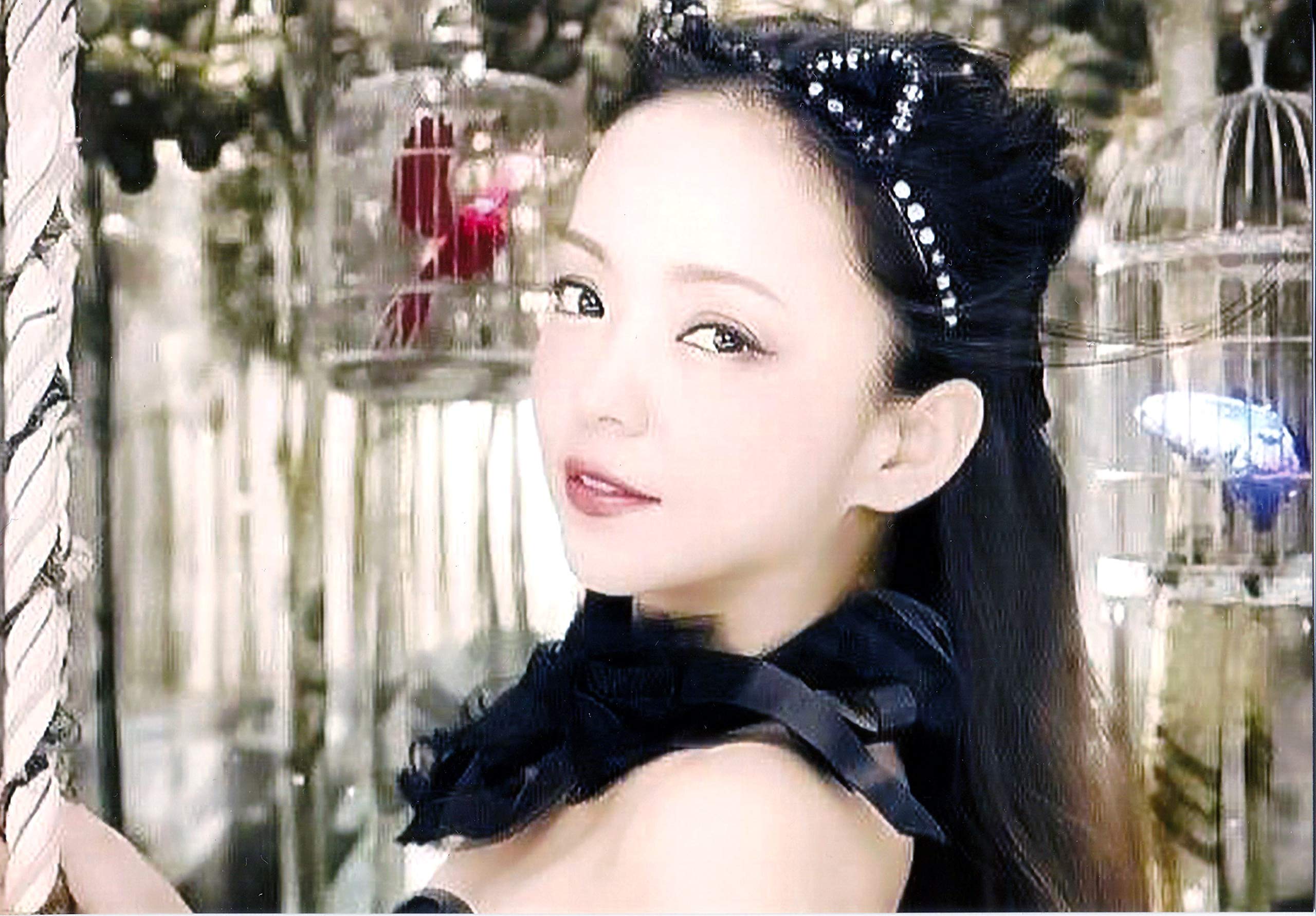Amazon.co.jp: 安室奈美恵 L判写真 【 4番 】 オフショット 写真 L判生 