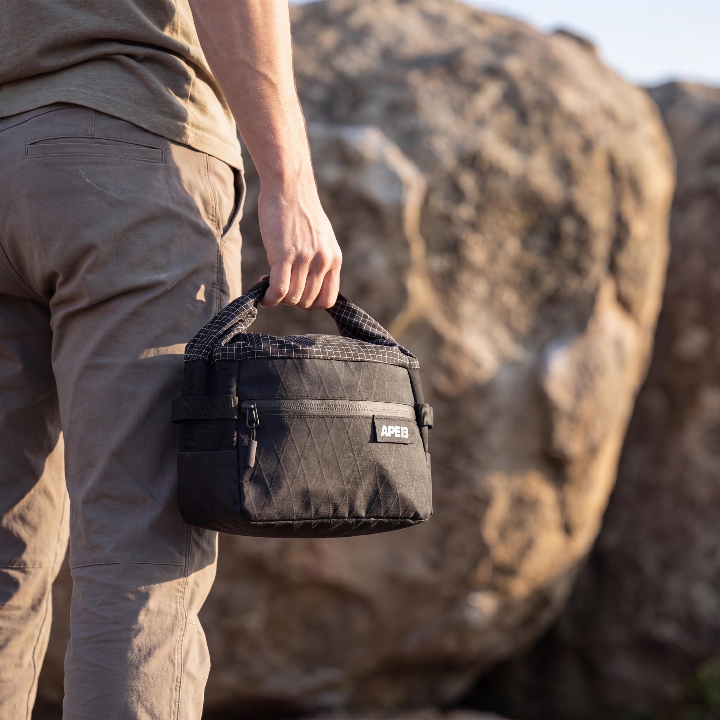 Grid Boulder Chalkbag – Großer Chalk Bag für Bouldern & Klettern, Rolltop mit Metallverschluss, stabile Base, Boulder Magnesia Beutel mit Taschen & Bürstenloops