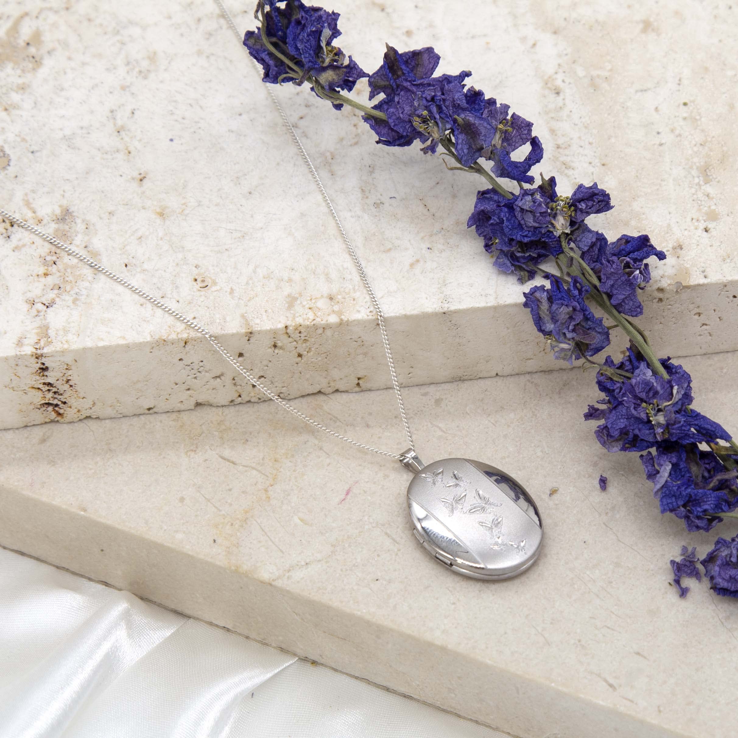 Tuscany Silver Medaglione ovale con farfalla incisa in argento sterling 925 su catena grumetta da 46 cm