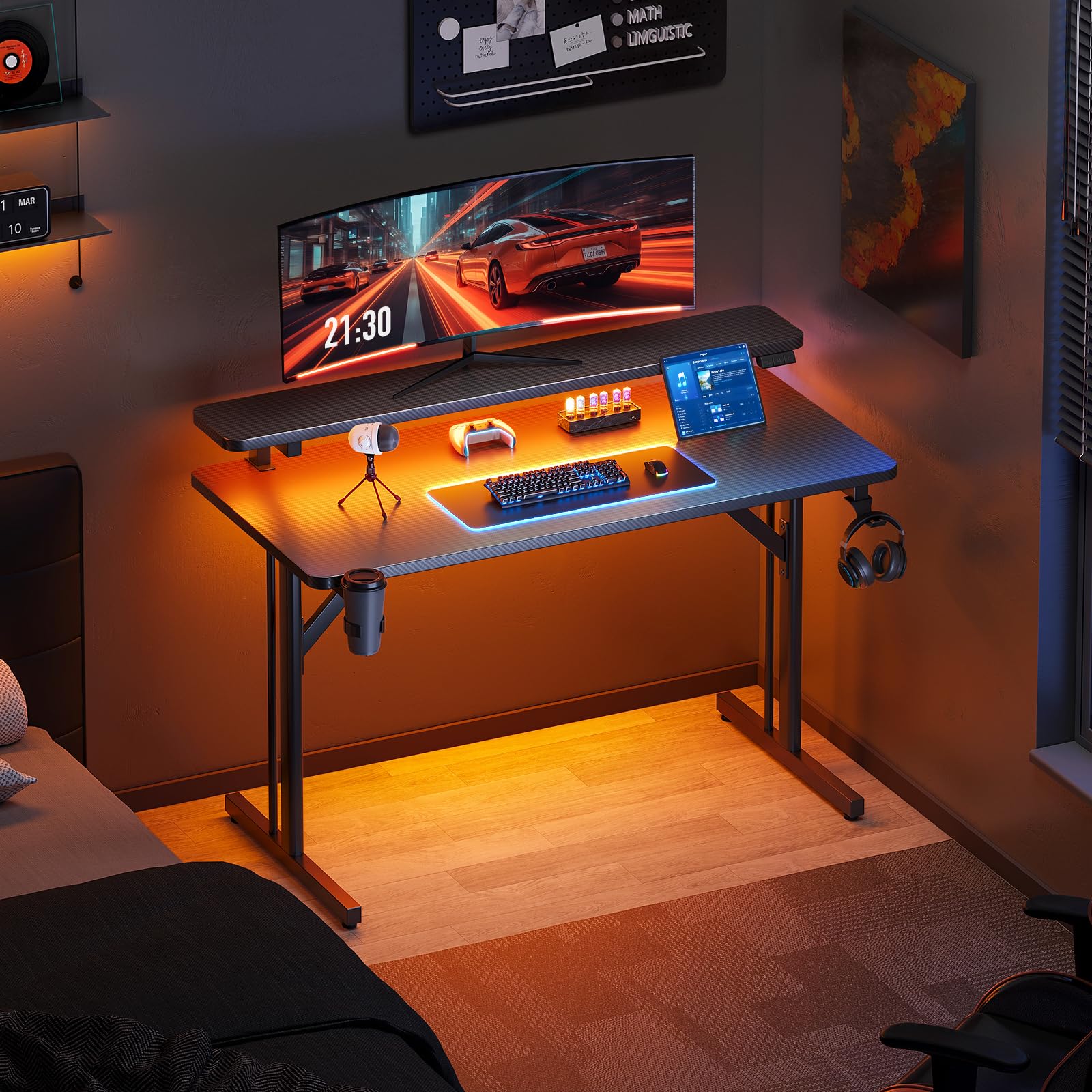 ODK Gaming Bureau, kleine Gaming Bureau met LED en Stopcontacten ODK Gaming Bureau, kleine Gaming Bureau met LED en Stopcontacten