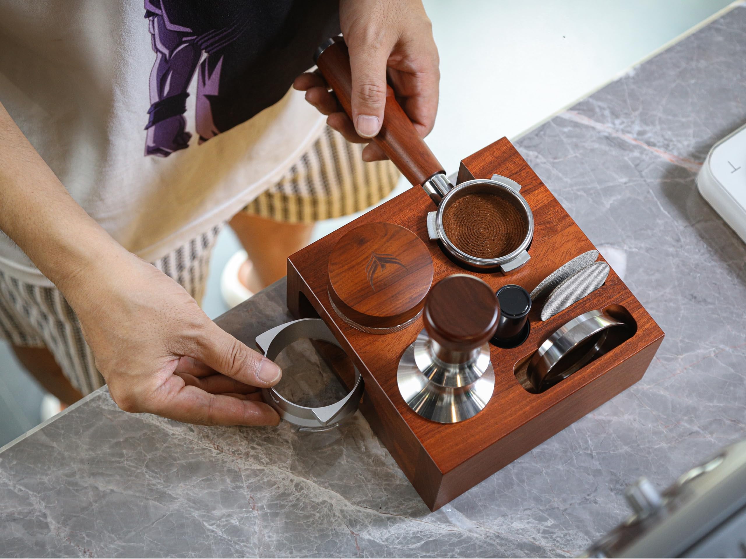 Tamping Station Coffee 54mm y 51mm Palisandro – Estación Café | 8 huecos con forro de silicona extraíble, soporte de portafiltro, 4 pies antideslizantes, Sage Barista Express, Pro, Touch