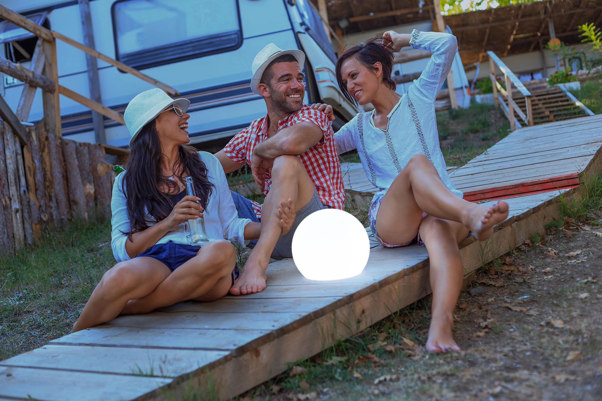 newgarden - Lampada a sfera ø30 cm per esterno IP68. LED con ricarica solare e accensione automatica con sensore crepuscolare. Sfera di luce bianca fredda 6000 K