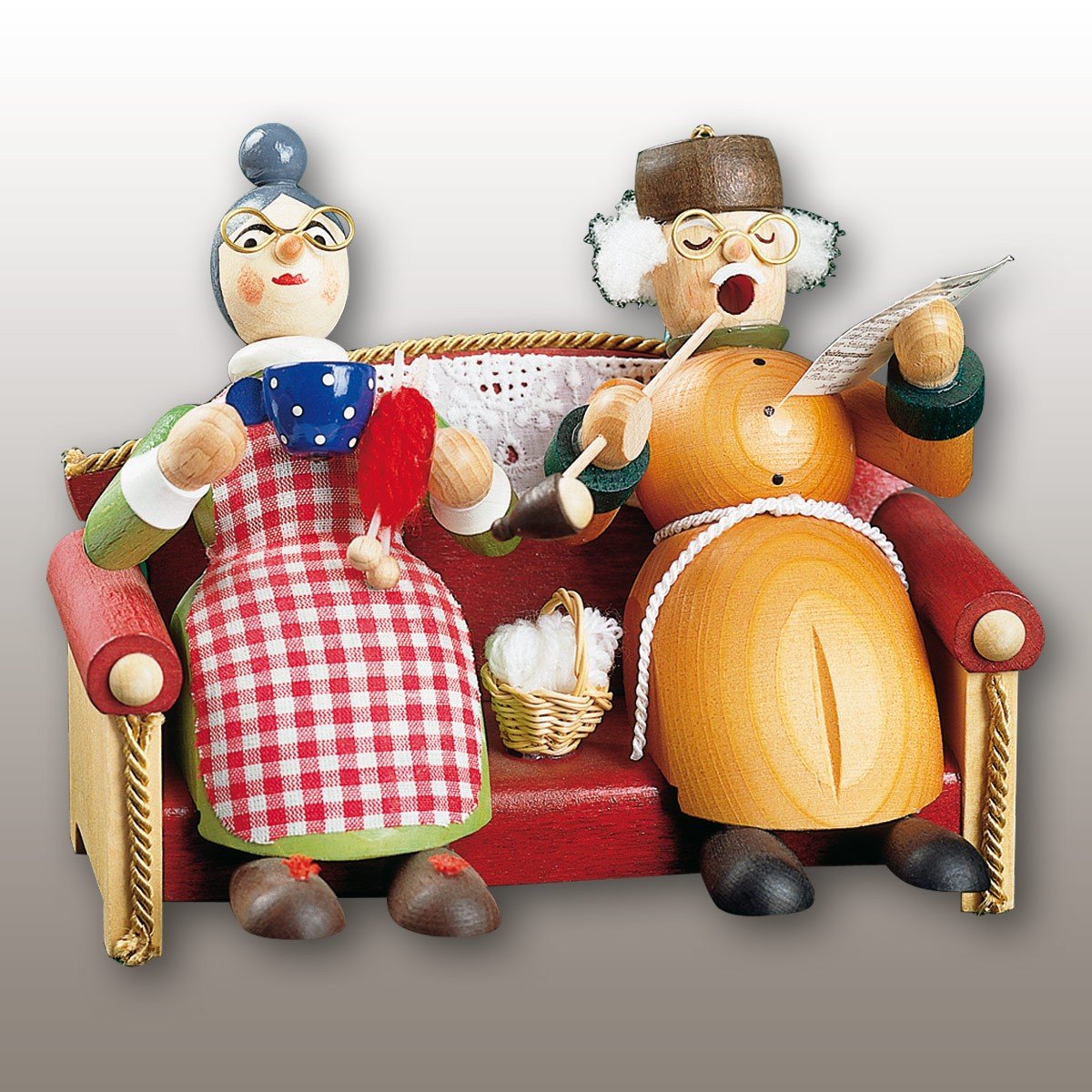 Grand-père et grand-mère fumeur sur canapé Richard Glässer : souvenir d'enfance en Erzgebirge