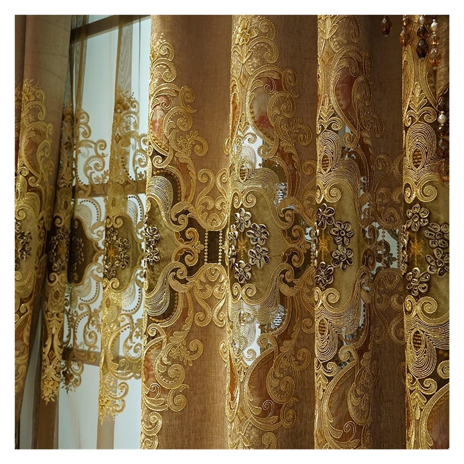 Rideaux de salon brodés en chenille pour créer une ambiance feutrée en chambre