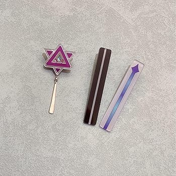 Amazon | [CHIASA] コスプレ道具 小物 VTuber 長尾景 ブローチ