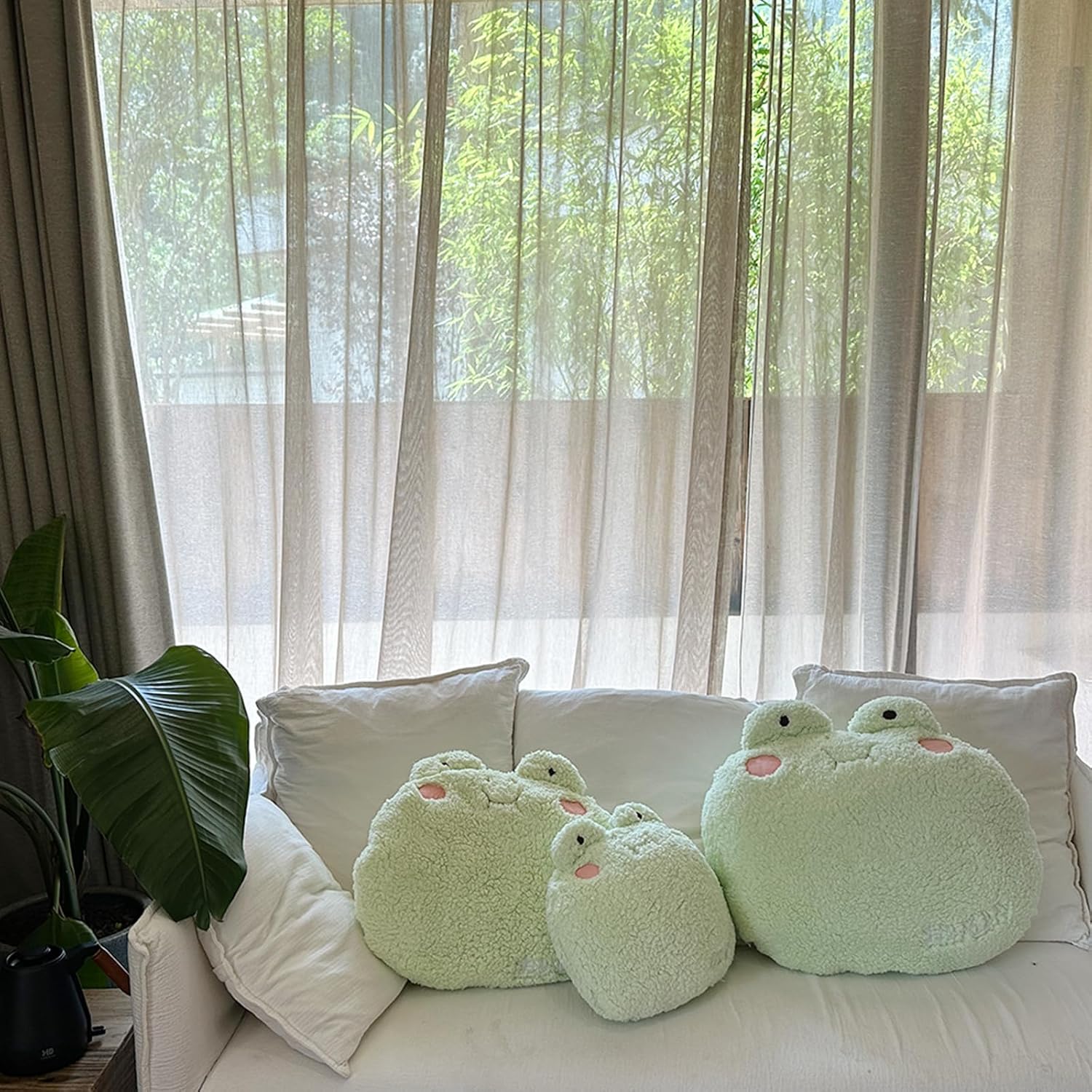 Frog Plush Pillow, Adorable Frog Stuffed Animal (15 * 14 inch), Home Cushion Decoration Plush Hugging Pillow Frog Toy Birthday Xmas Travel Gift for Kids Adults Girls Boys