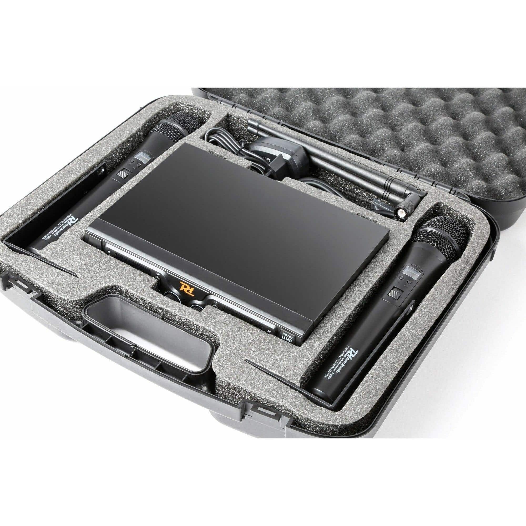 Power Dynamics PD782 - Système Micro sans Fil, UHF 2x 8 Canaux, Affichage LCD, Double Antenne à l'Arrière du Récepteur, Livré avec Valise Pratique et Robuste, Idéal Présentations et Chant