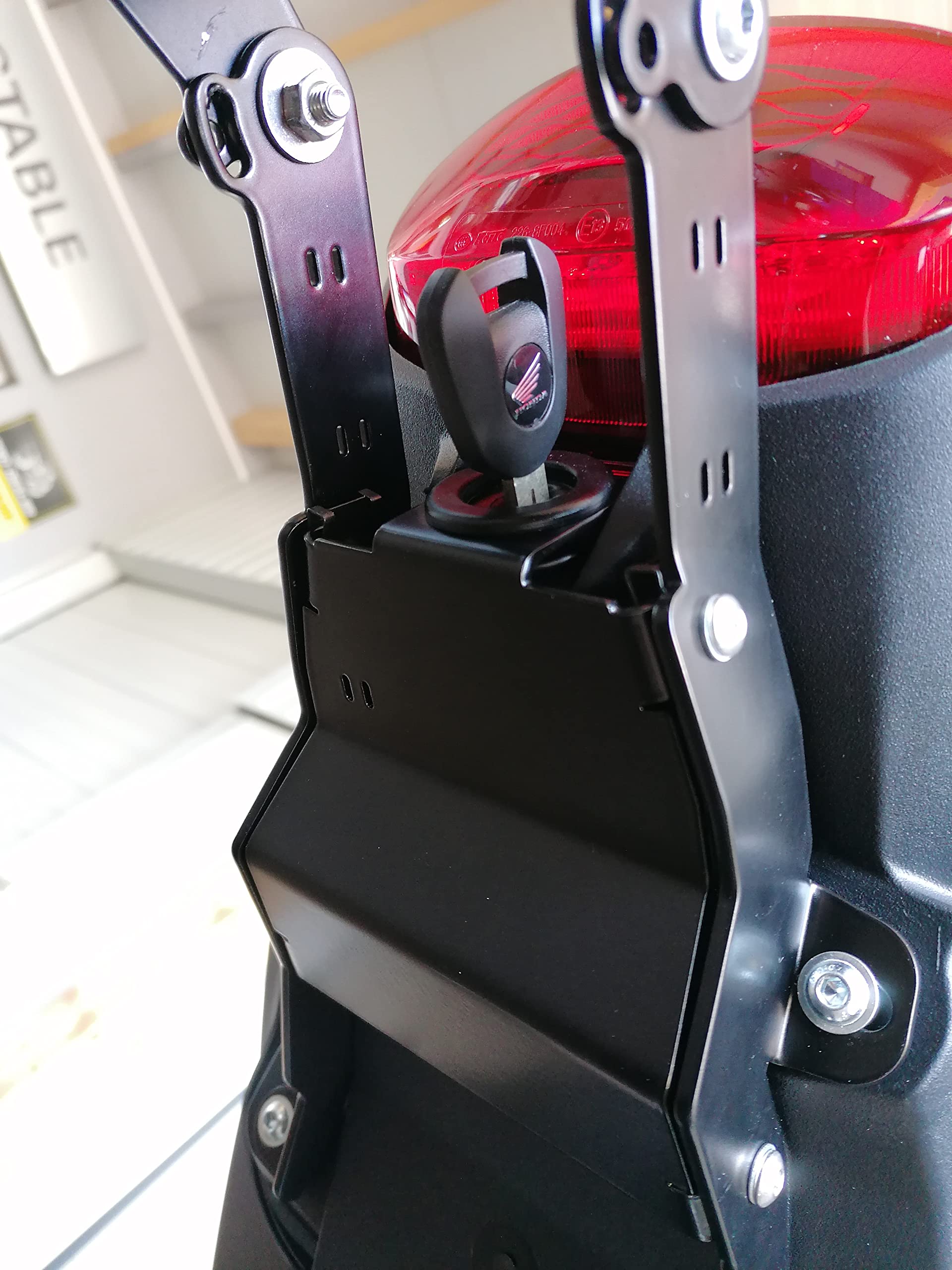 kurzer Kennzeichenhalter für Honda CB125R ab2018 Kennzeichenträger GroFaTec EVO Set Spritzschutz CB 125 R Nummernschild cb125 r Träger Halter kurzes Heck Heckumbau