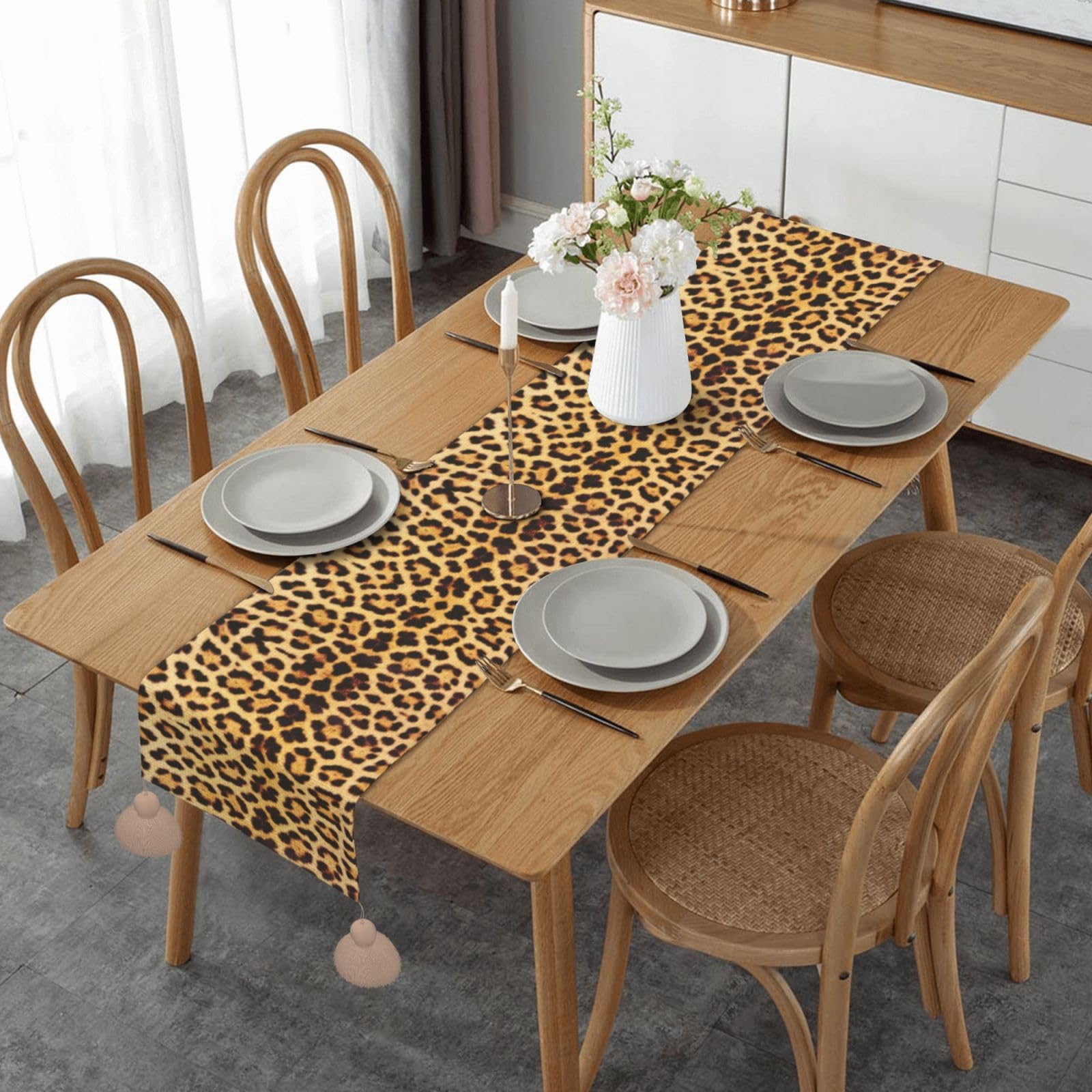 Chemin de table motif léopard chic avec pompons haut de gamme
