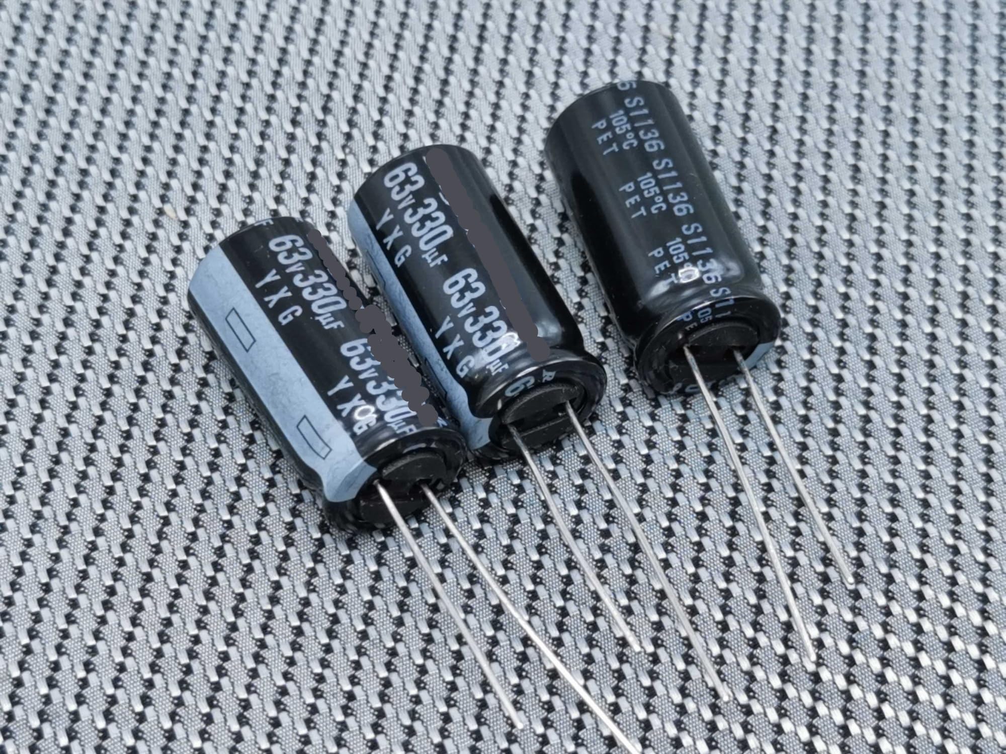 Condensatori elettrolitici in alluminio ad alta frequenza e bassa resistenza 105C, 50 pezzi(25V 1000UF 12.5X20)
