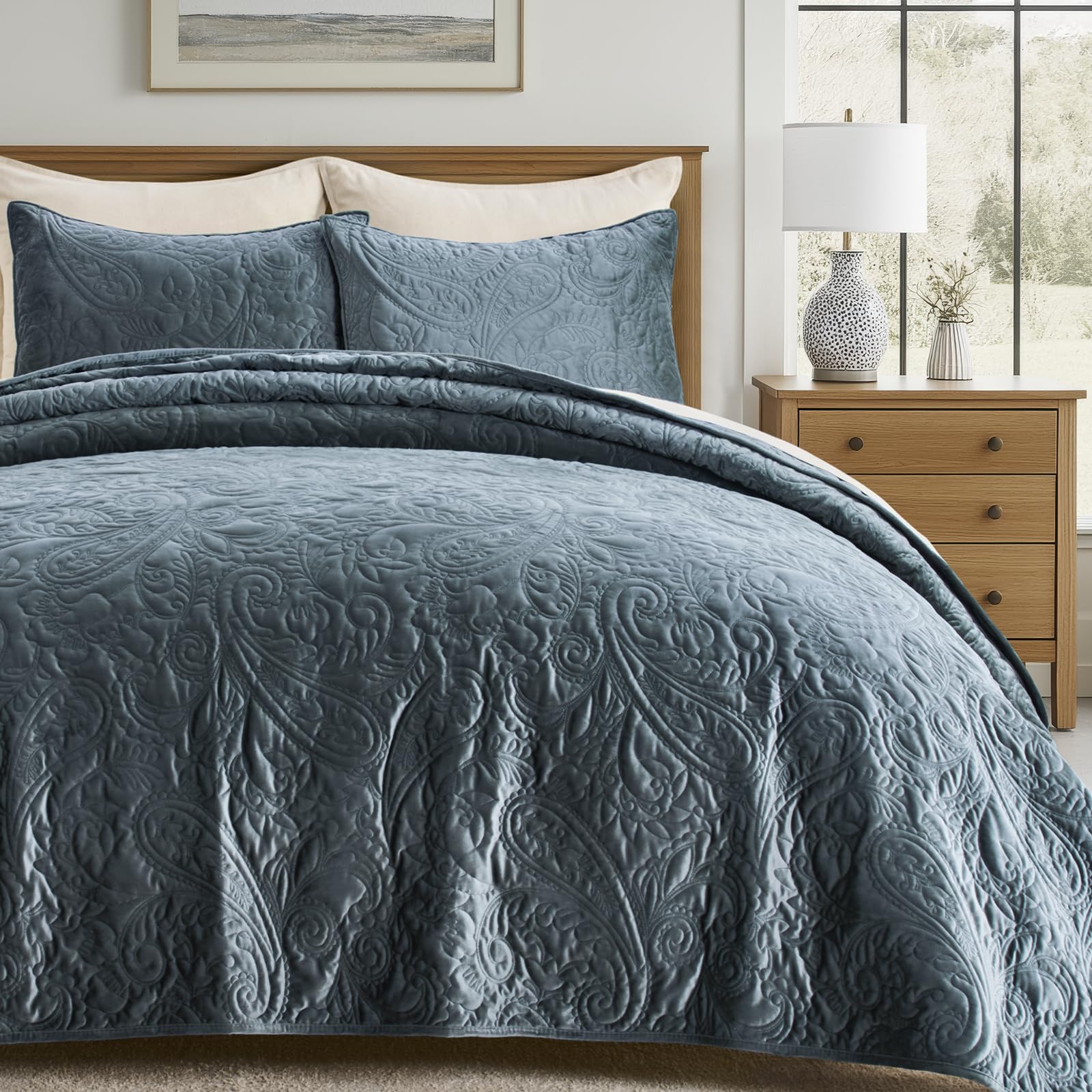 EverGrace Luxury Pearl Velvet Quilt Set King Size 3 Pieces, Soft Paisley-Stitch Velvet Comforter Set with Pillow Shams, Lightweight Bedspread Coverlet Bedding Set, Stormy Blue
