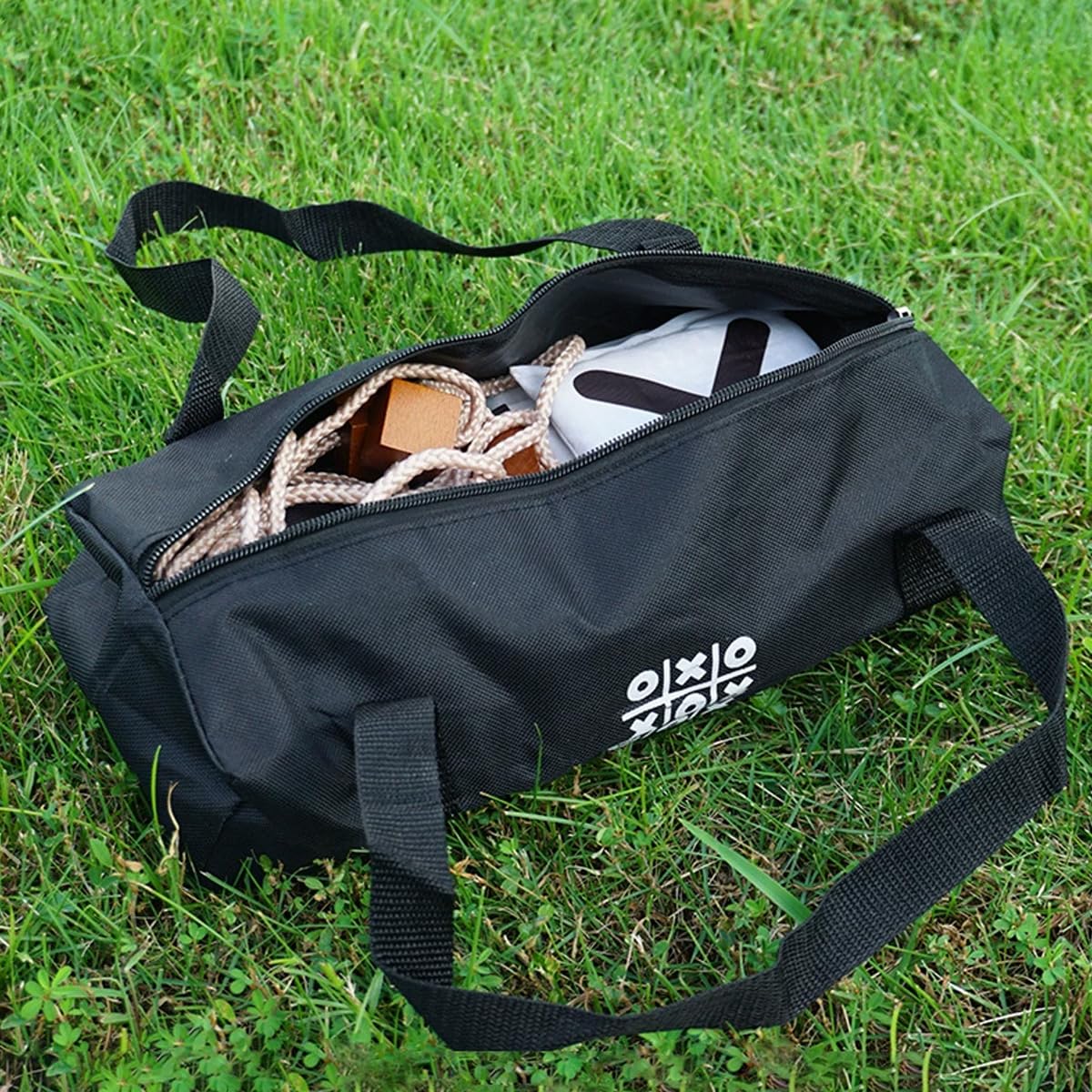 Un Juego De Deportes Al Aire Libre Con Juego De Lanzar Bolsas De Frijoles Y Tres En Raya Gigante Para Jóvenes, Adultos Y Familias.