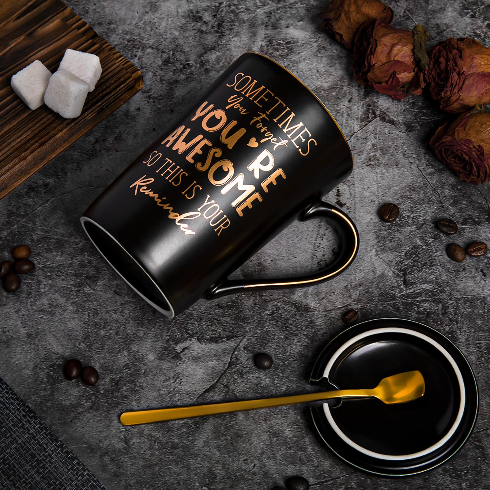 Regalos de agradecimiento para hombres, Sometimes You Forget You're Awesome - Taza inspiradora de cerámica negra única de 14 onzas con impresión dorada, regalos divertidos para novio, marido, él, en