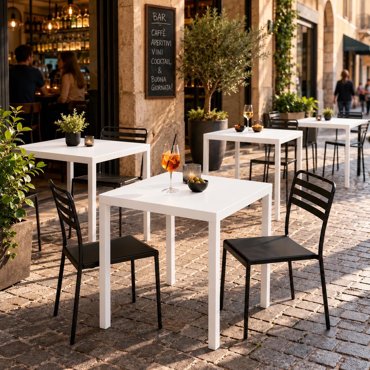 MA MAISON Tavolo Autolivellante da Esterno 70x70 cm - in Lamiera, da Giardino, da Balcone, da Bar, Smontabile, Design Moderno, Versatile, per 4 Persone, Resistente - Made in Italy (Bianco)