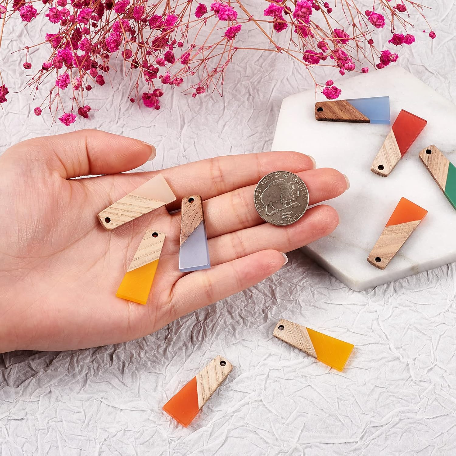 Cheriswelry 50pcs Resin Wood Pendants Charms Trapezoid Earrings Wooden Charms Rectangle Resin Wood Statement Jewelry Findings Mixed Color for Women Drop Earrings Necklace Bracelets Making Supplies