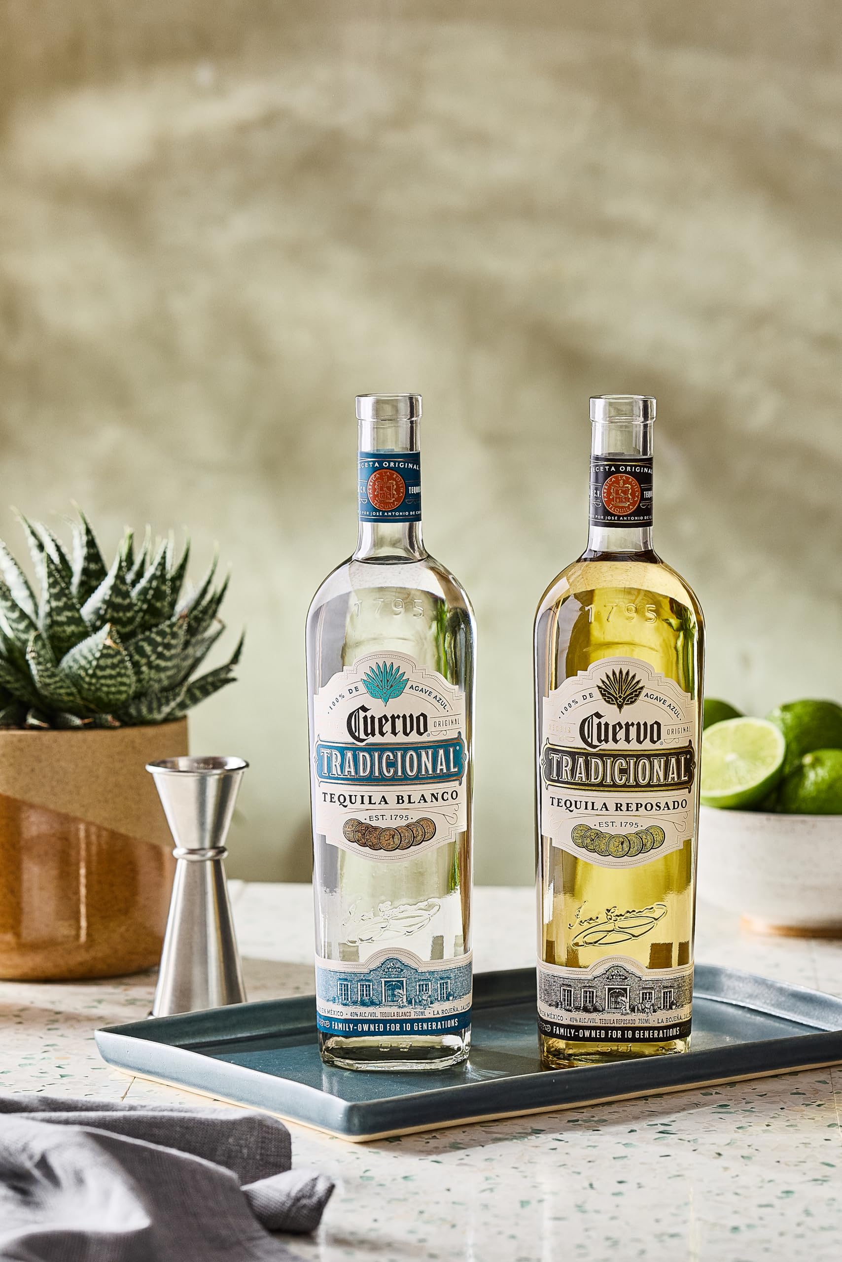 Amazon.co.jp: Jose Cuervo テキーラ700ml クエルボ・トラディショナル