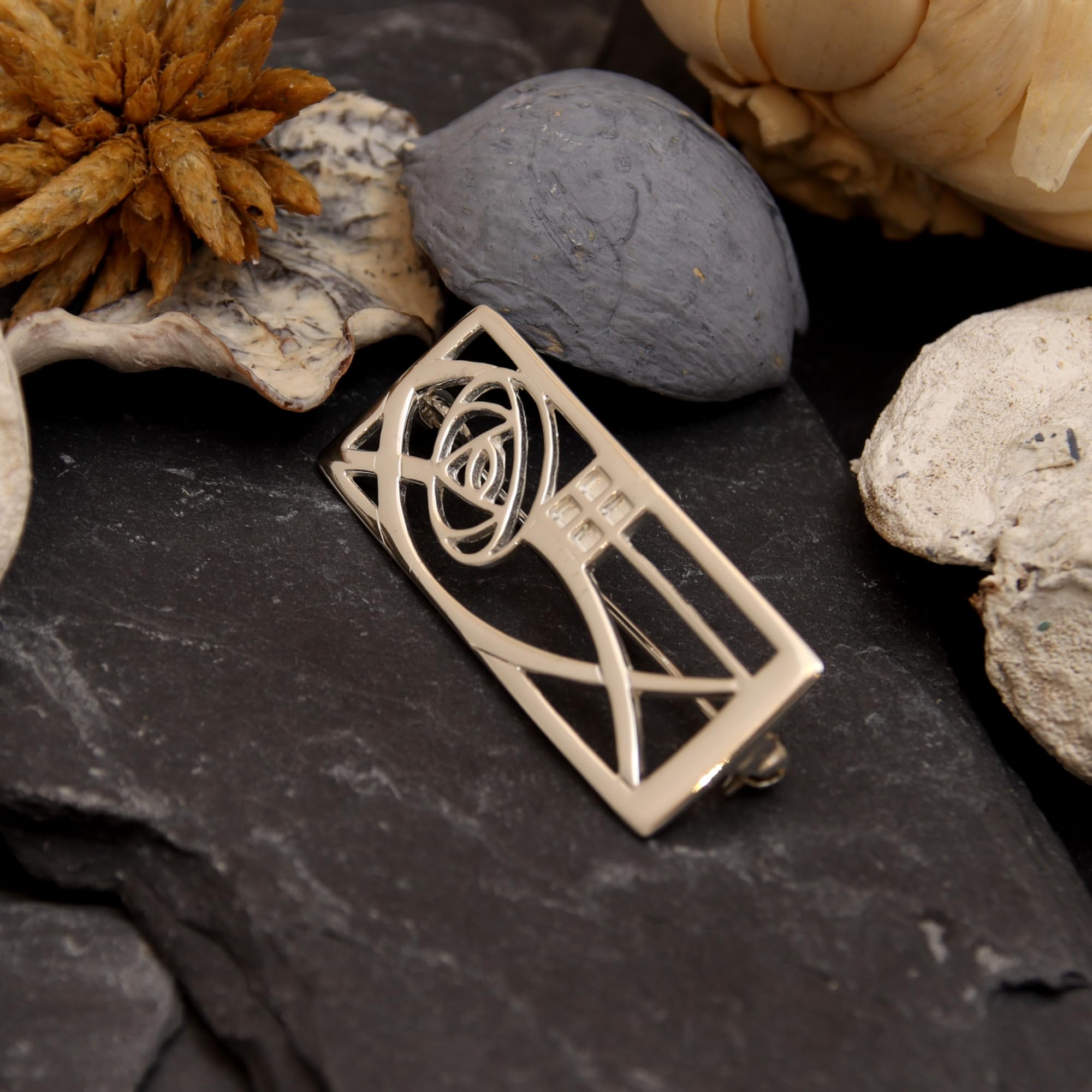 Alexander Castle Broche Charles Rennie Mackintosh en Argent Sterling 925 pour Femme - Broche en Argent avec Coffret Cadeau Bijoux - 40 mm x 15 mm