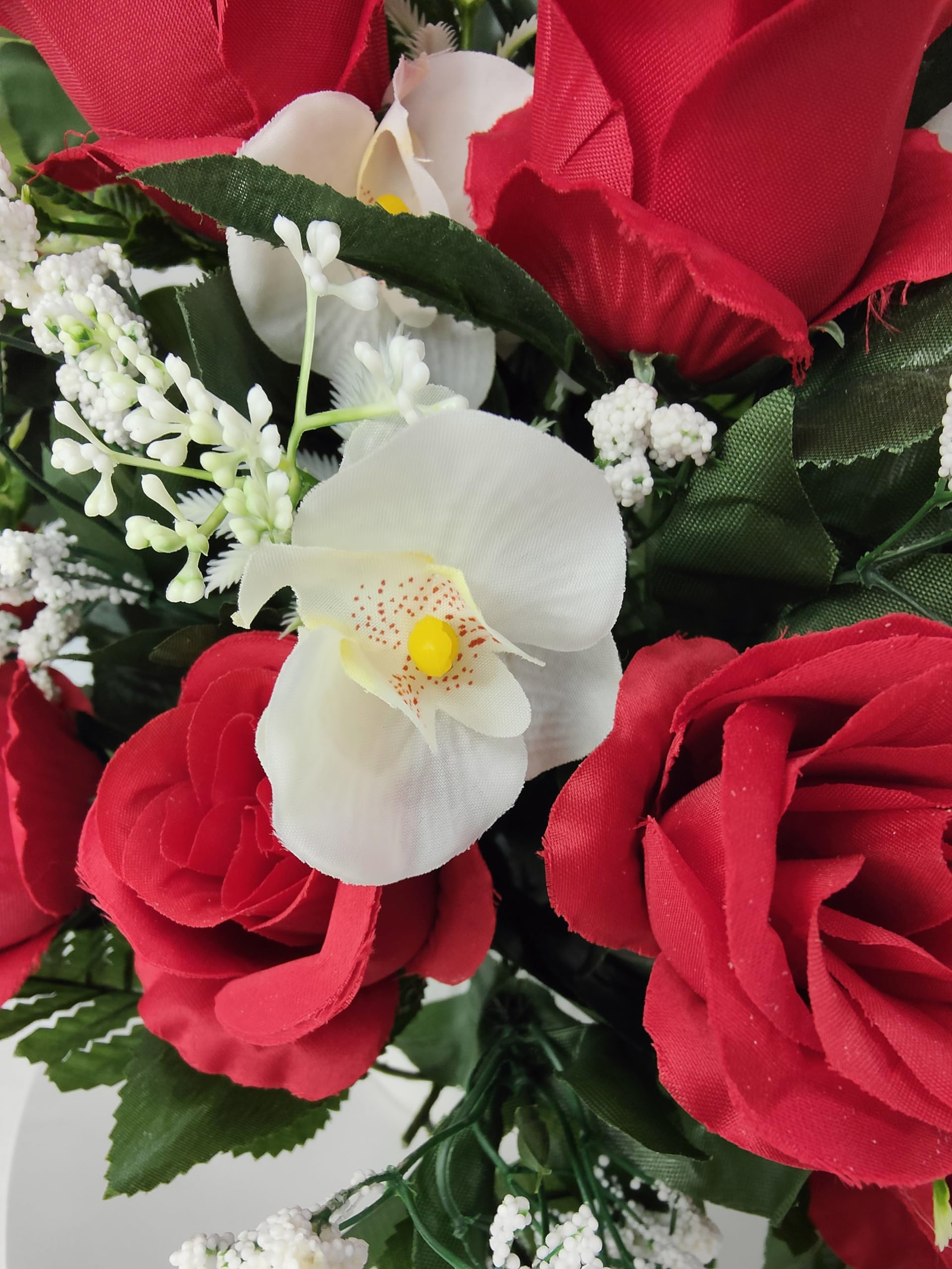 DRW Centre de fleurs artificielles rouge et blanc pour cimetière, mariages, églises avec roses et orchidées 60 x 60 x 15 cm