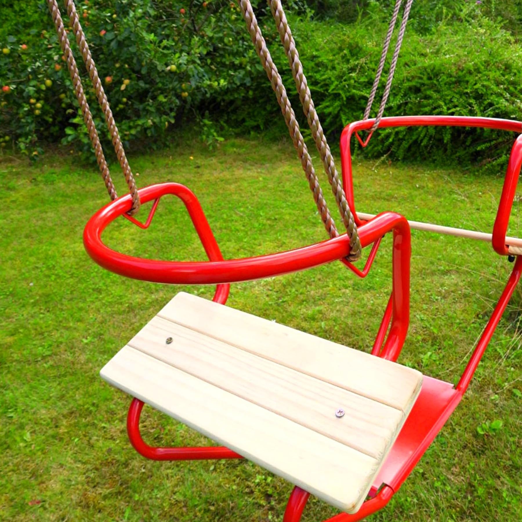 Doppelsitzschaukel Gondelschaukel für 2 Kinder – Pulverbeschichteter Metallrahmen & Kiefernholzsitze – Verstellbare PP-Seile – Outdoor Gartenschaukel Rot – 920 x 440 x 530 mm