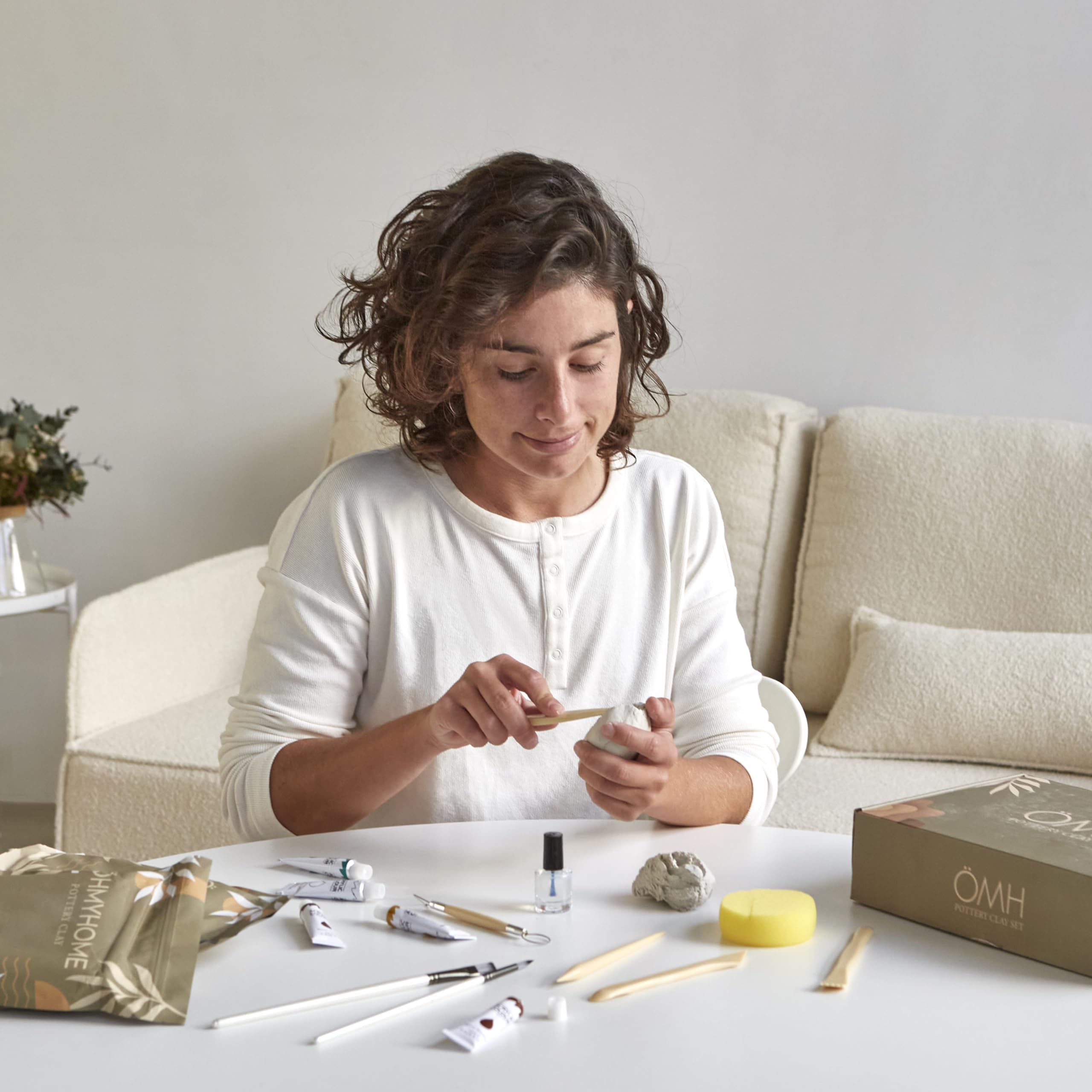 ÖHMYHOME Kit di argilla per asciugatura all'aria per principianti a casa,set di artigianato con argilla bianca,vernice lucida,12 vernici acriliche,strumenti,pennelli,spugna e manuale in spagnolo e