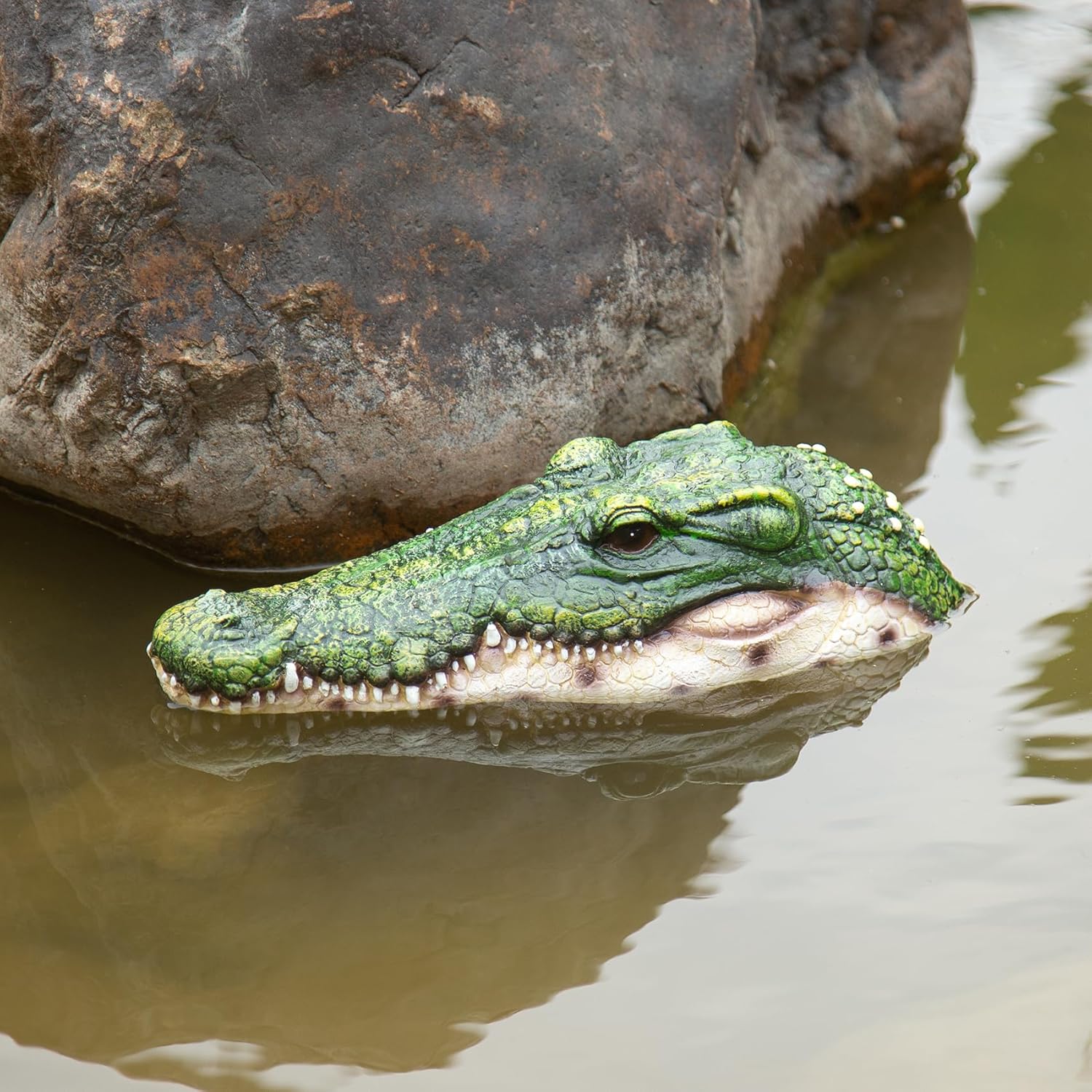 Realistic Floating Alligator Head Decoy for Ponds & Pools - Premium Quality Crocodile Decor, Duck Deterrent, Garden & Yard Animal Protector, Lifelike Predator Replica