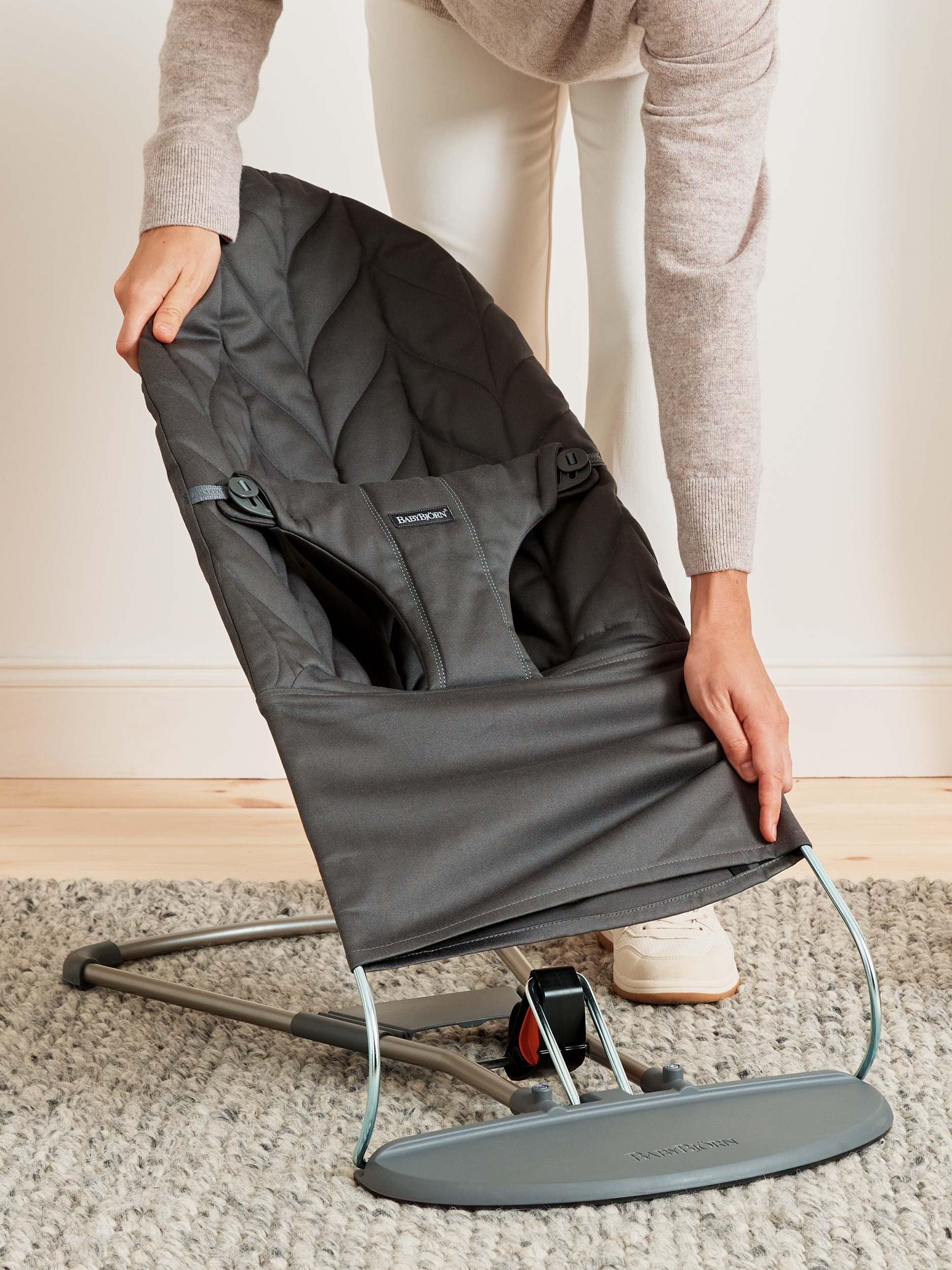 BabyBjörn Transat Bliss, Tissé, Matelassage pétale, Anthracite